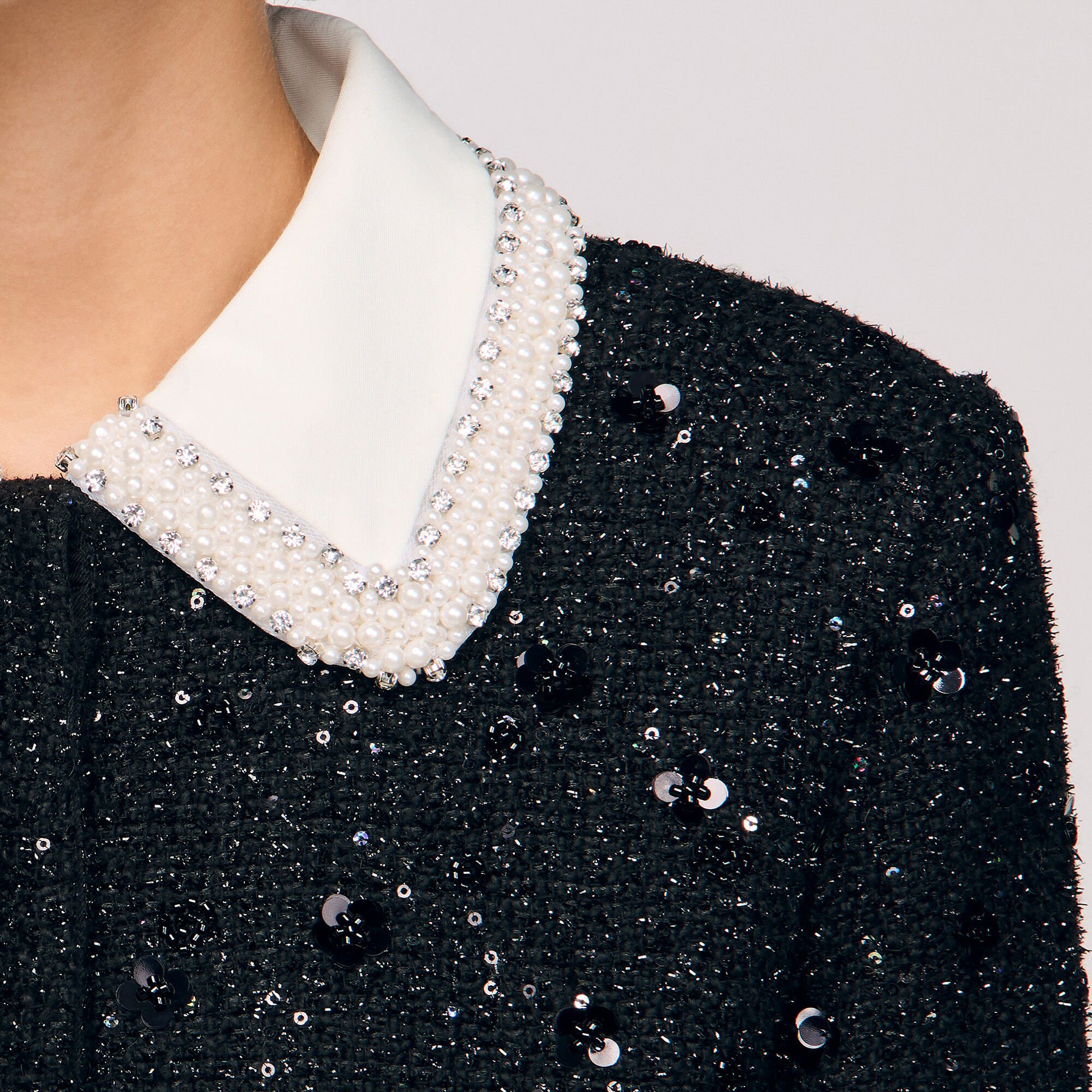 Kurze Tweedjacke mit Strass