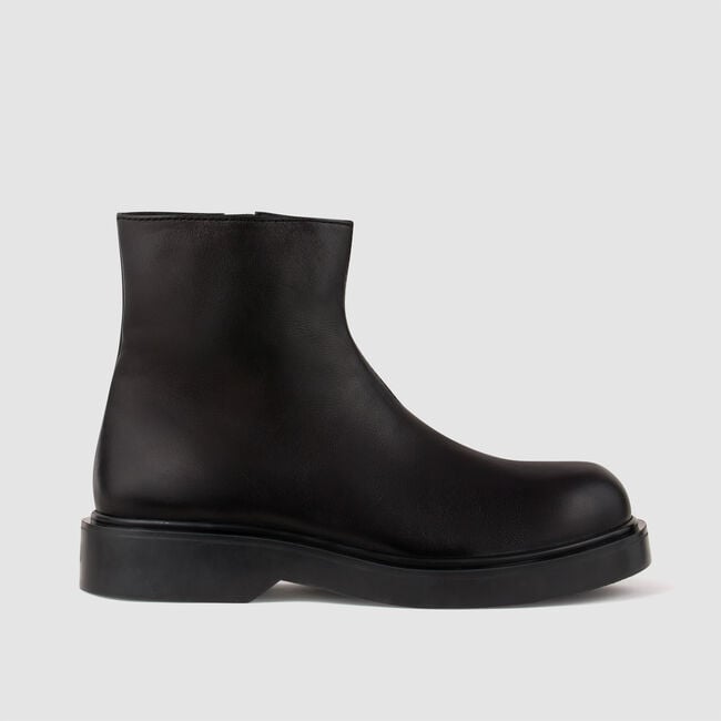 Zipped leather ankle boots