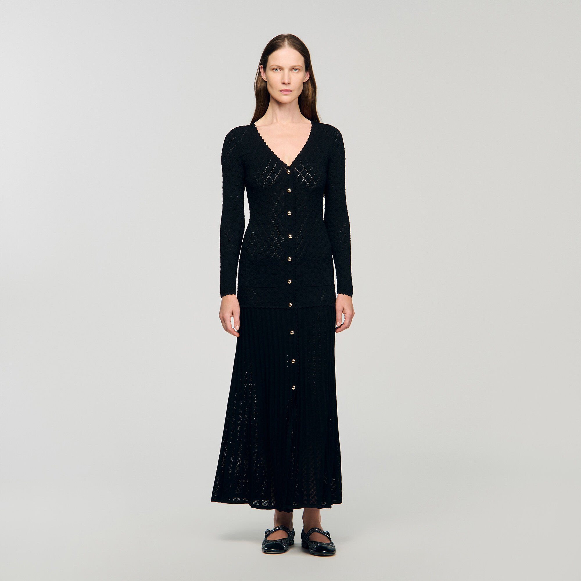 Langes Strickkleid mit Ziermuster