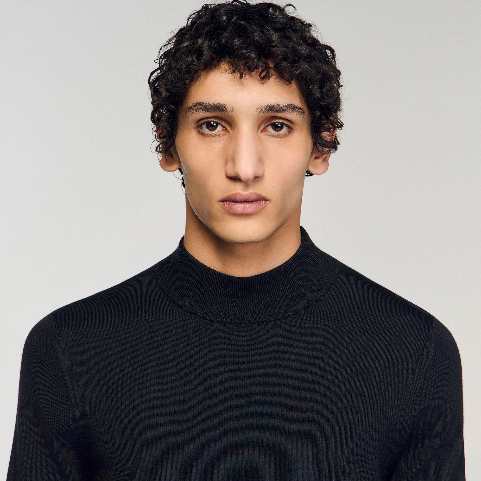 Wollpullover mit Stehkragen