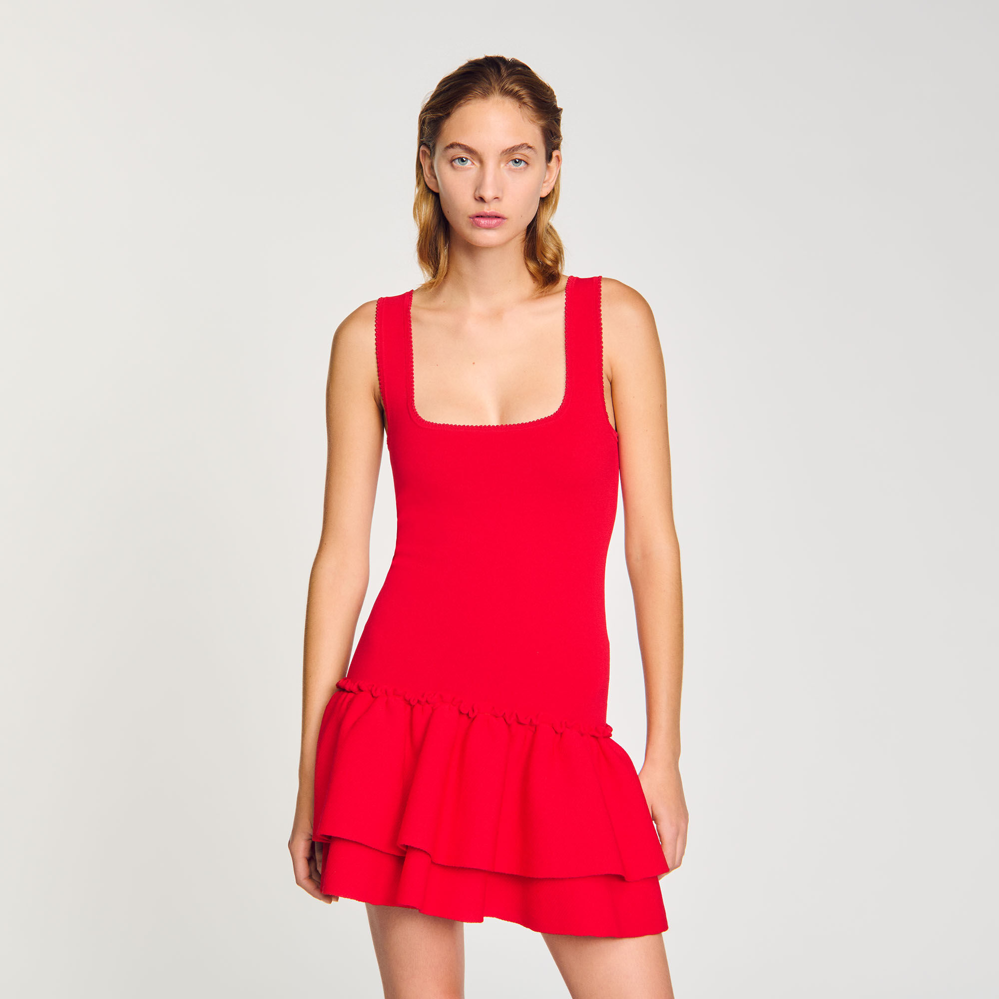 Kurzes Strickkleid mit Volant