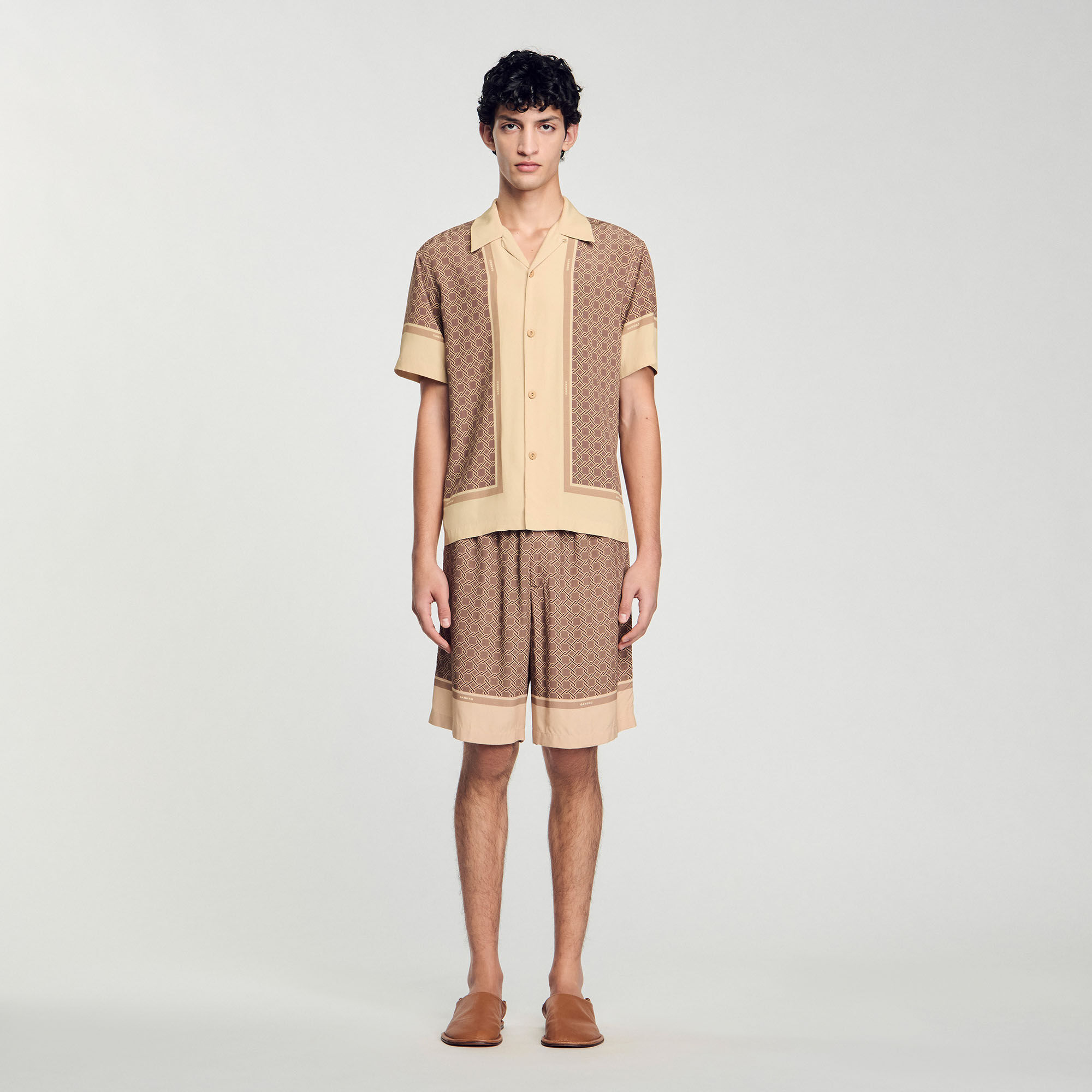 Short-sleeved patterned shirt