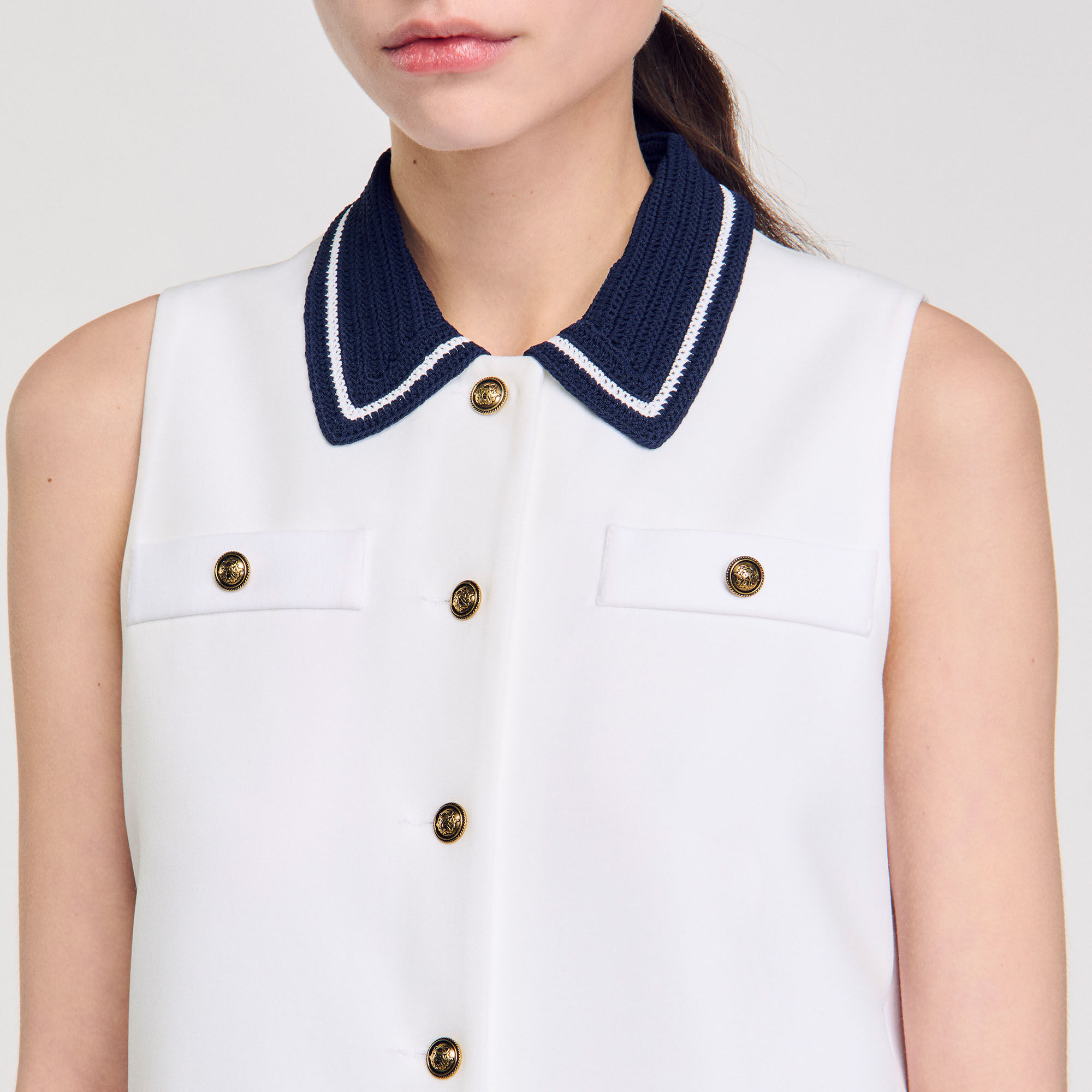 Robe courte à col contrasté