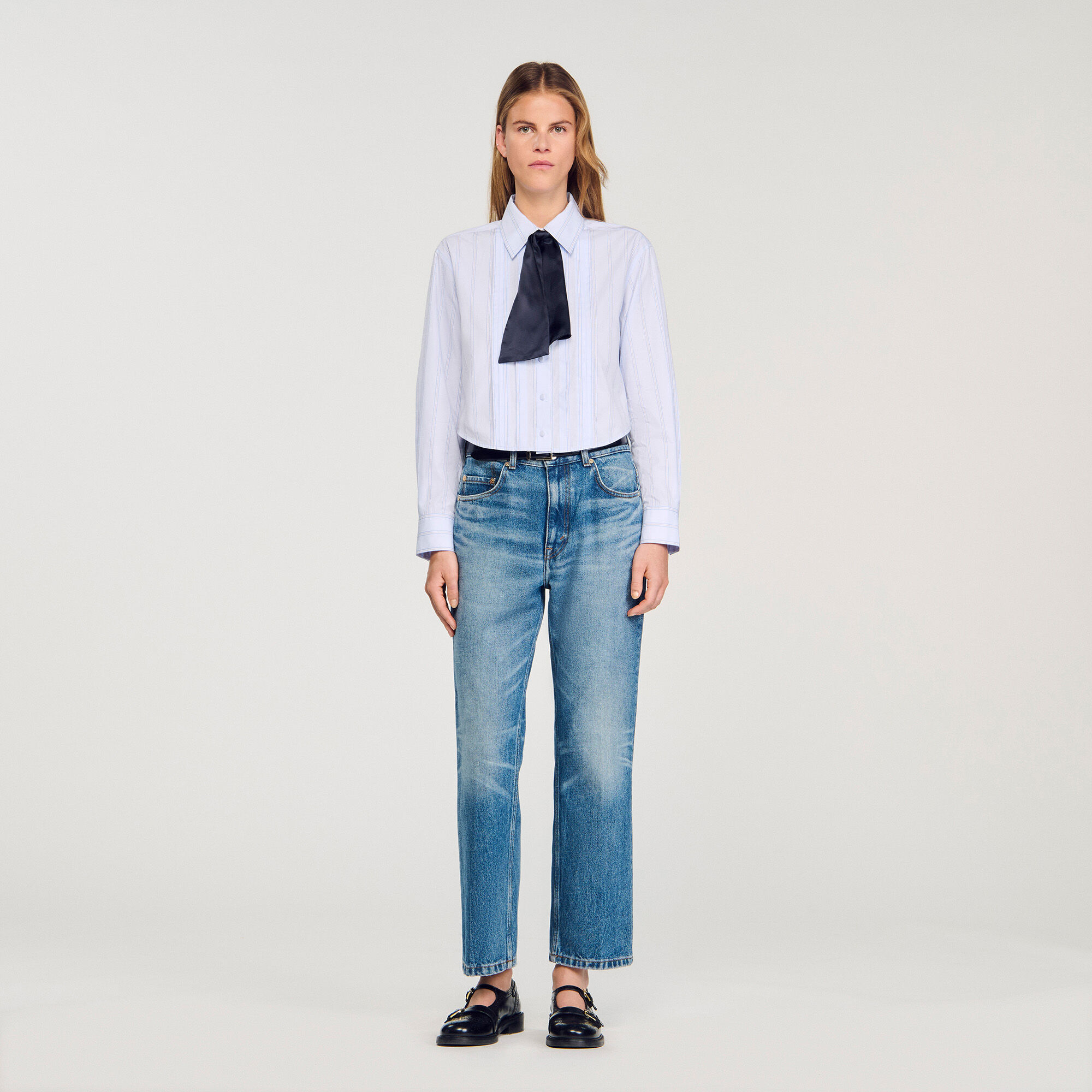 Cropped shirt with removable tie