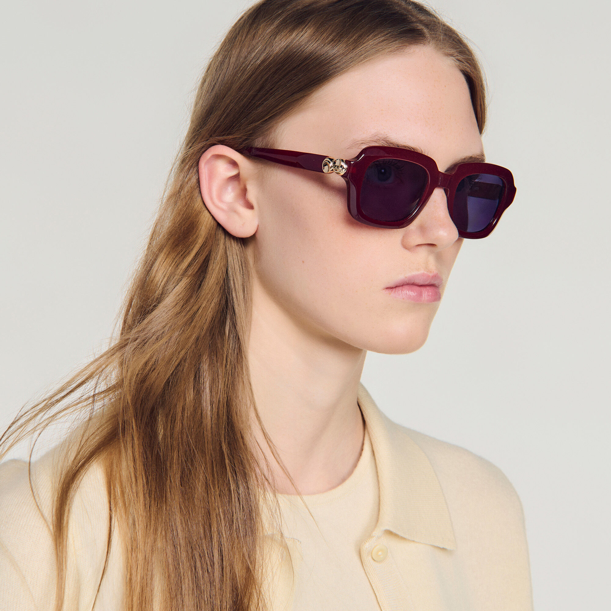 Lunettes de soleil &agrave; d&eacute;tails logo