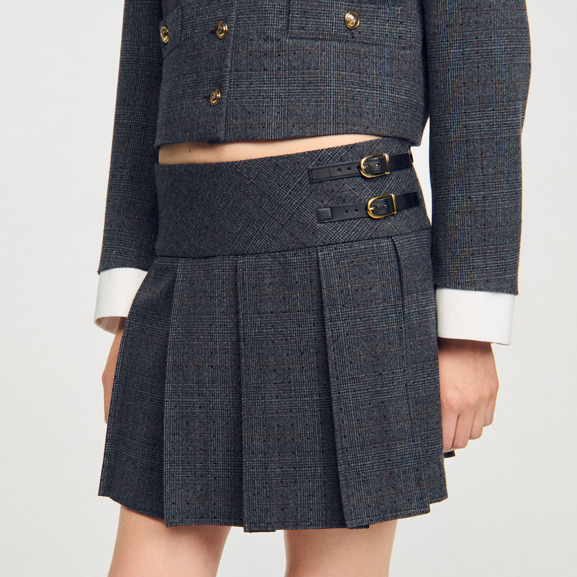 Jupe courte de tailleur strassée