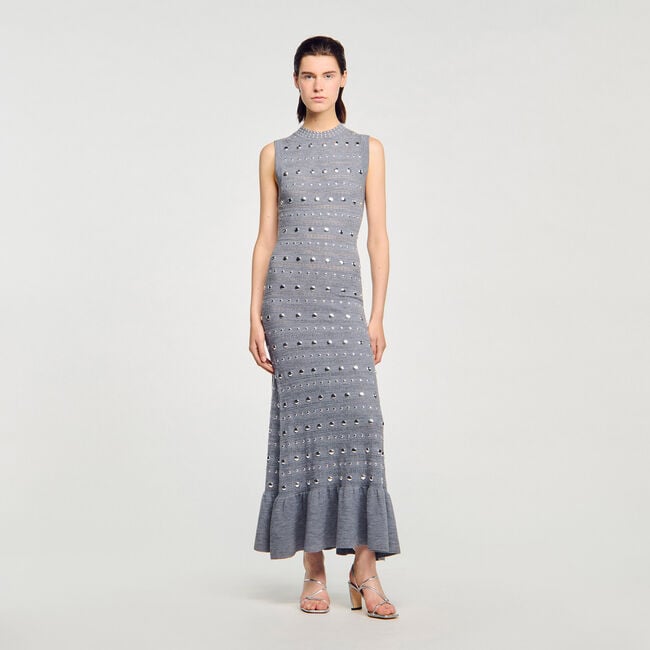 Langes Strickkleid mit Ziernieten