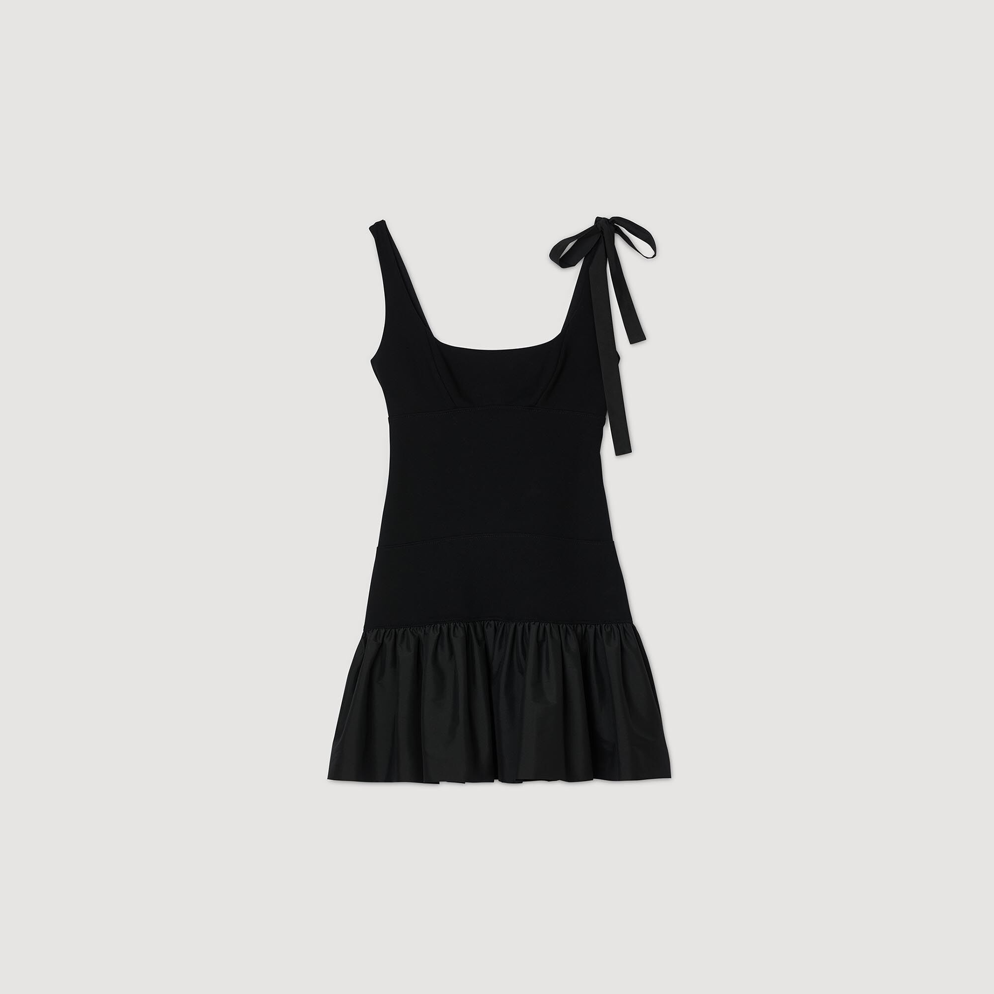 Kurzes Kleid aus Materialmix