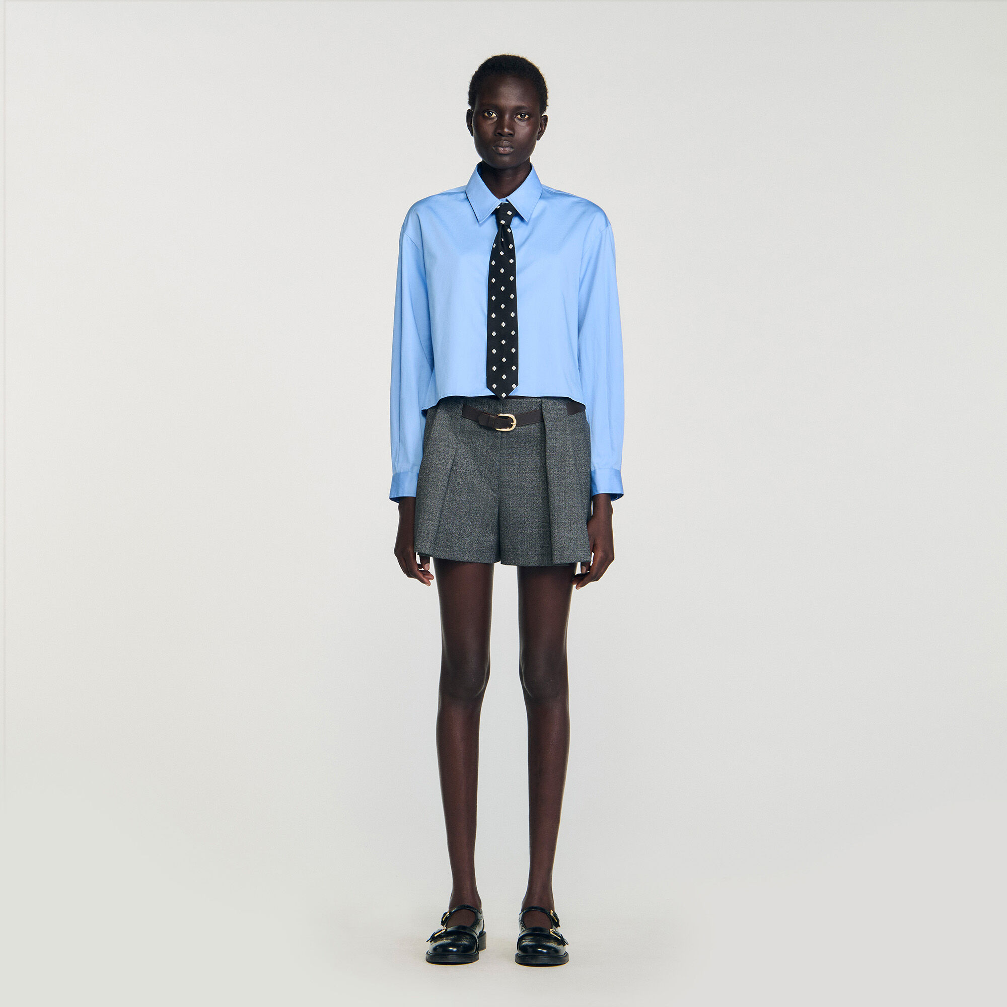 Chemise courte à cravate amovible