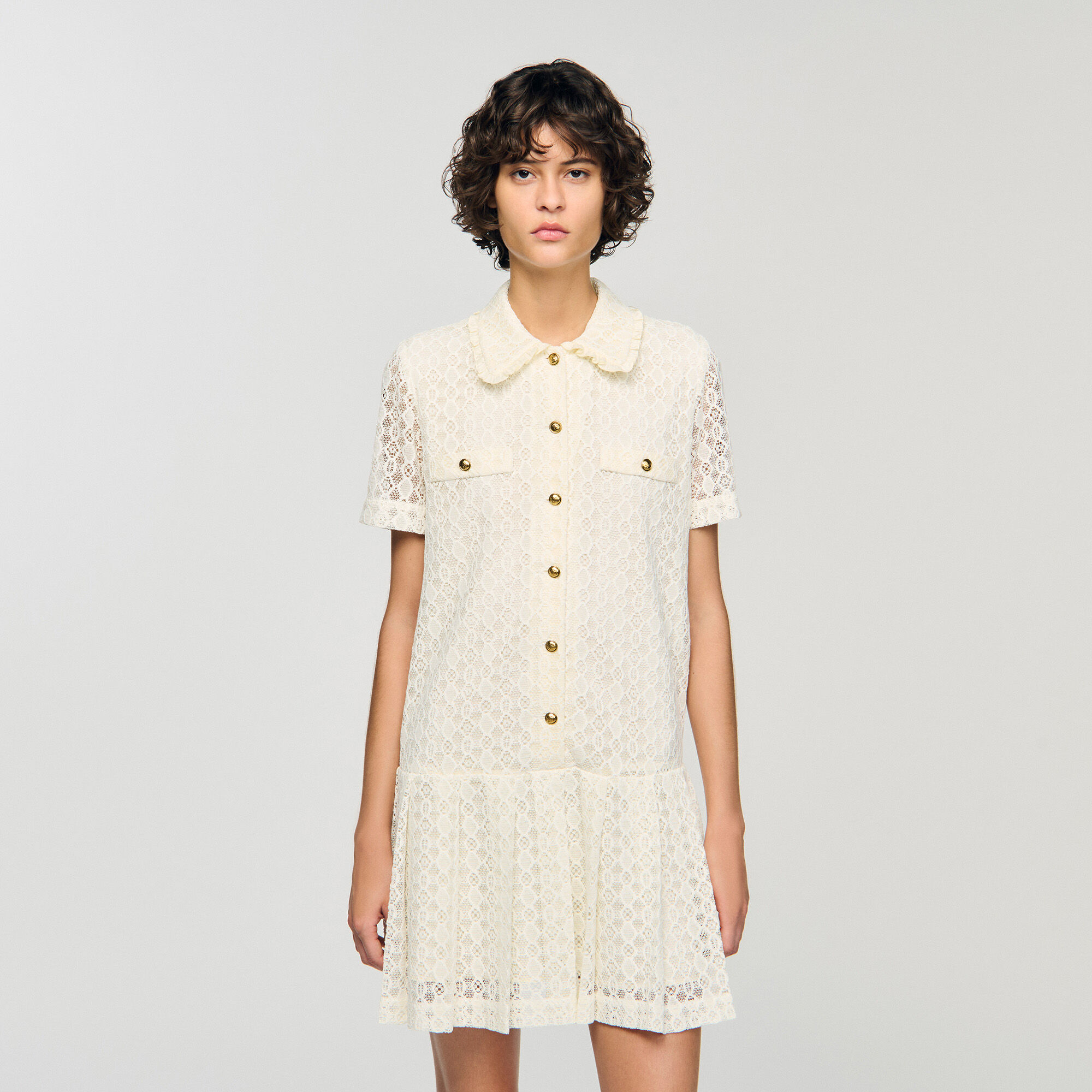 Robe courte en dentelle 
