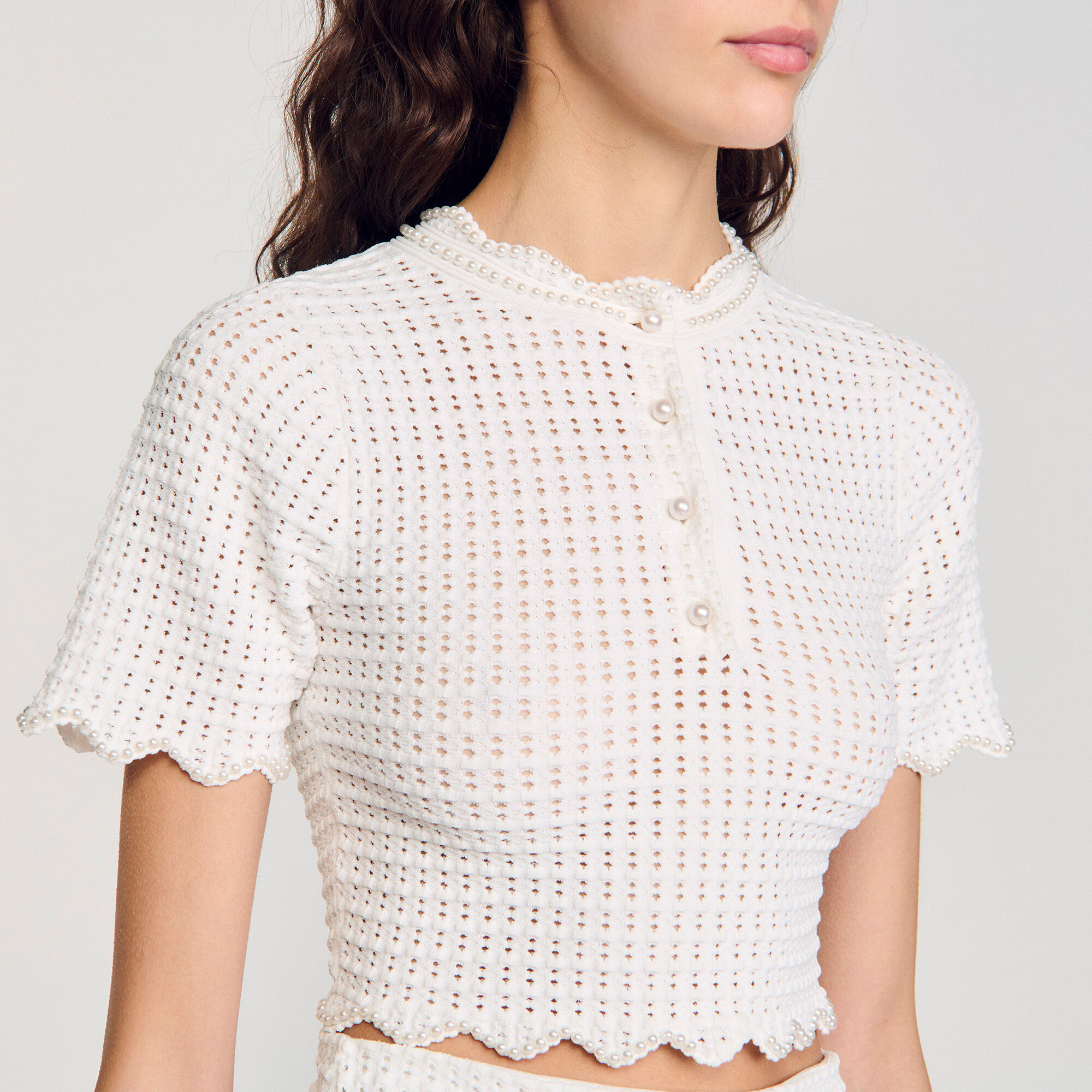 Pull court en maille perlée