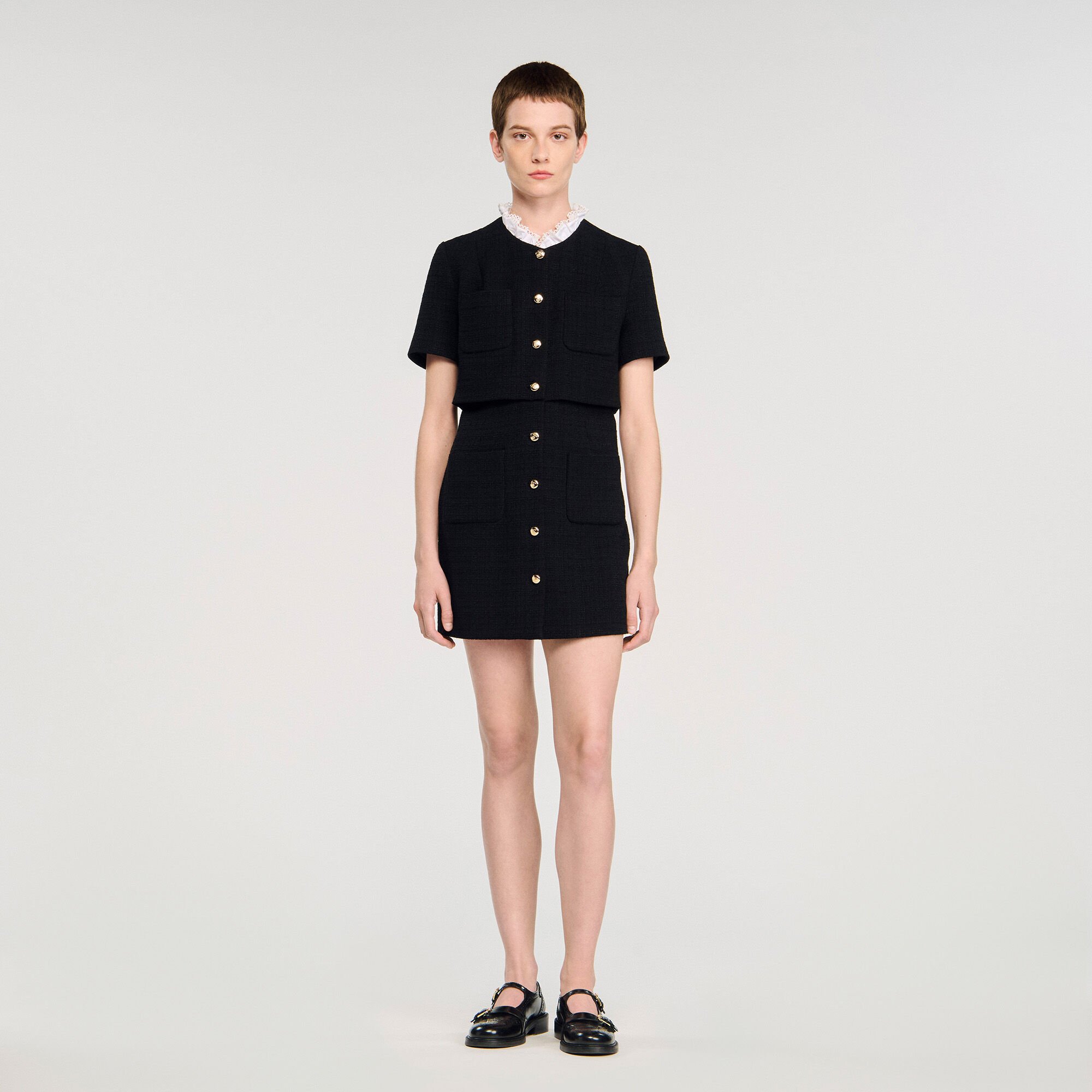 Short dress with detachable collar