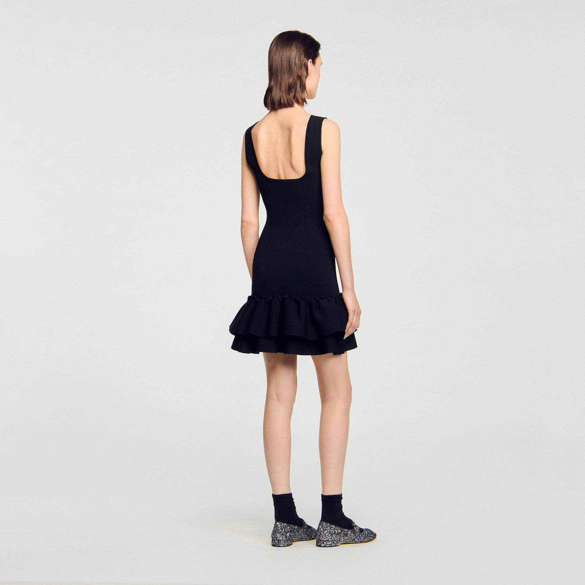Kurzes Strickkleid mit Volant