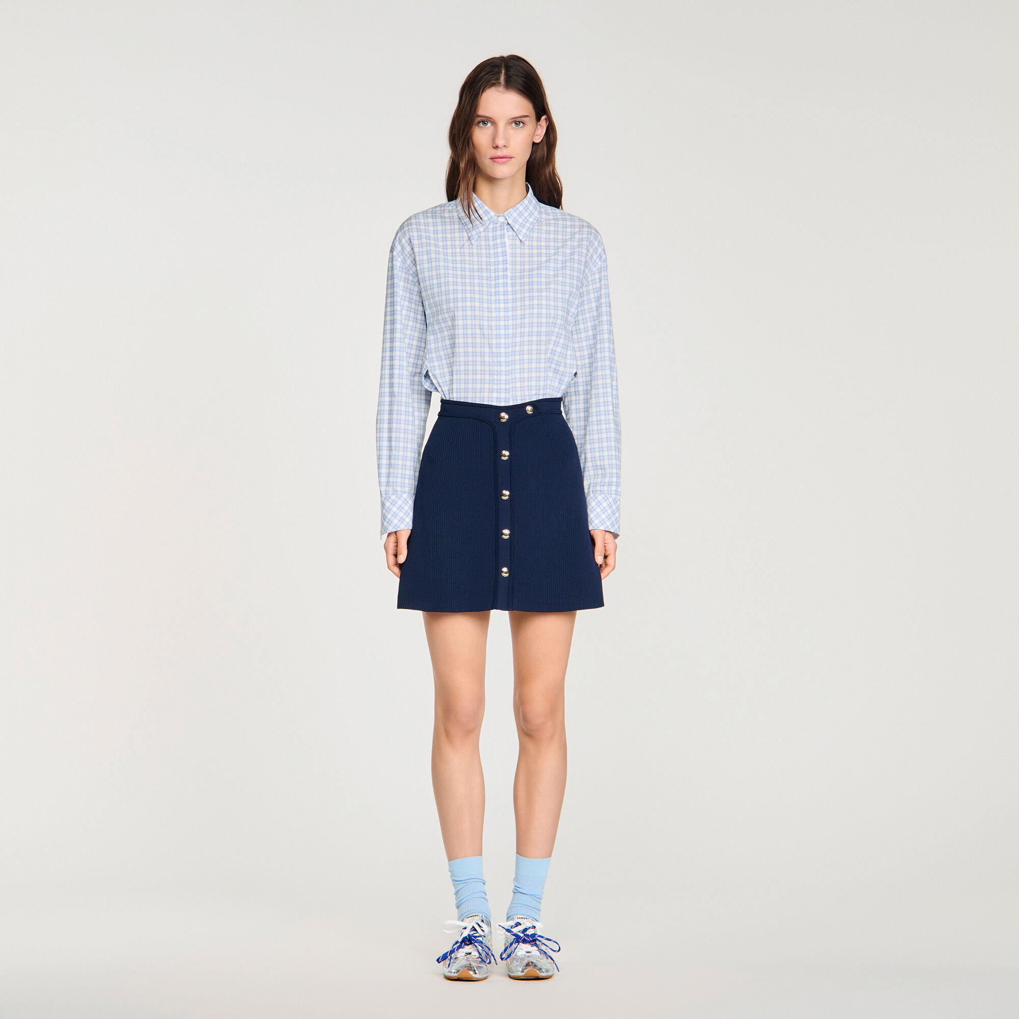 Jupe courte c&ocirc;tel&eacute;e &agrave; pressions