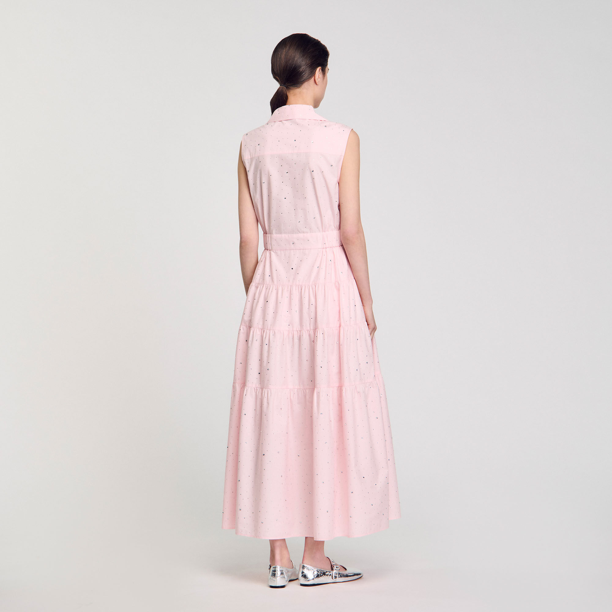 Langes Kleid mit Strass-Verzierung