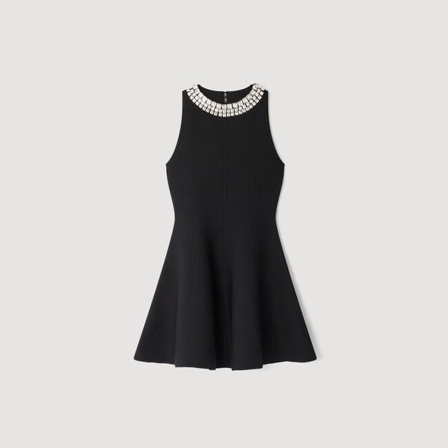 Kurzes Kleid mit Perlenkragen