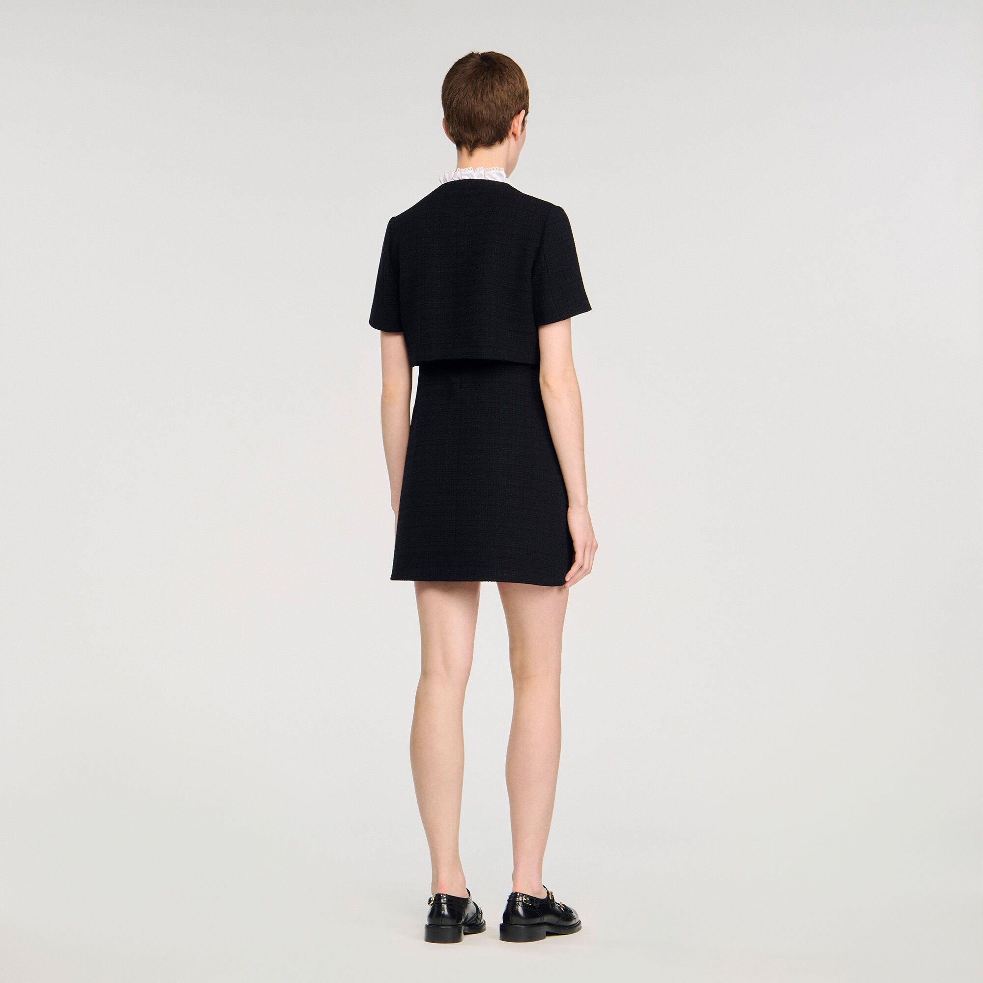 Short dress with detachable collar