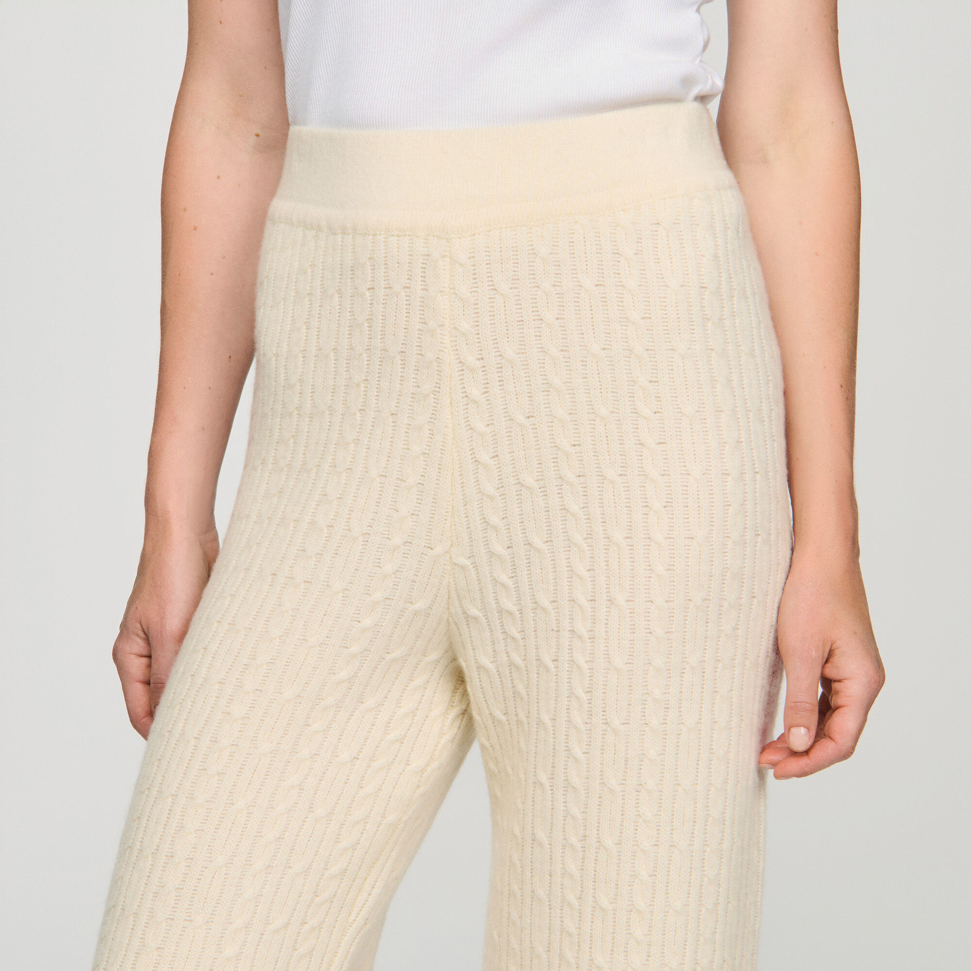 Hose aus Strick mit Zopfmuster