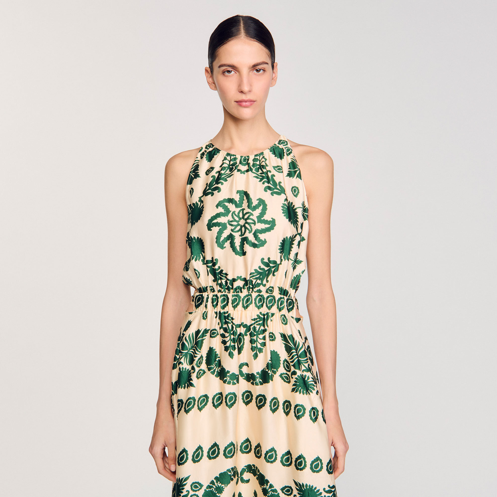 Langes Kleid mit Blätterdruck