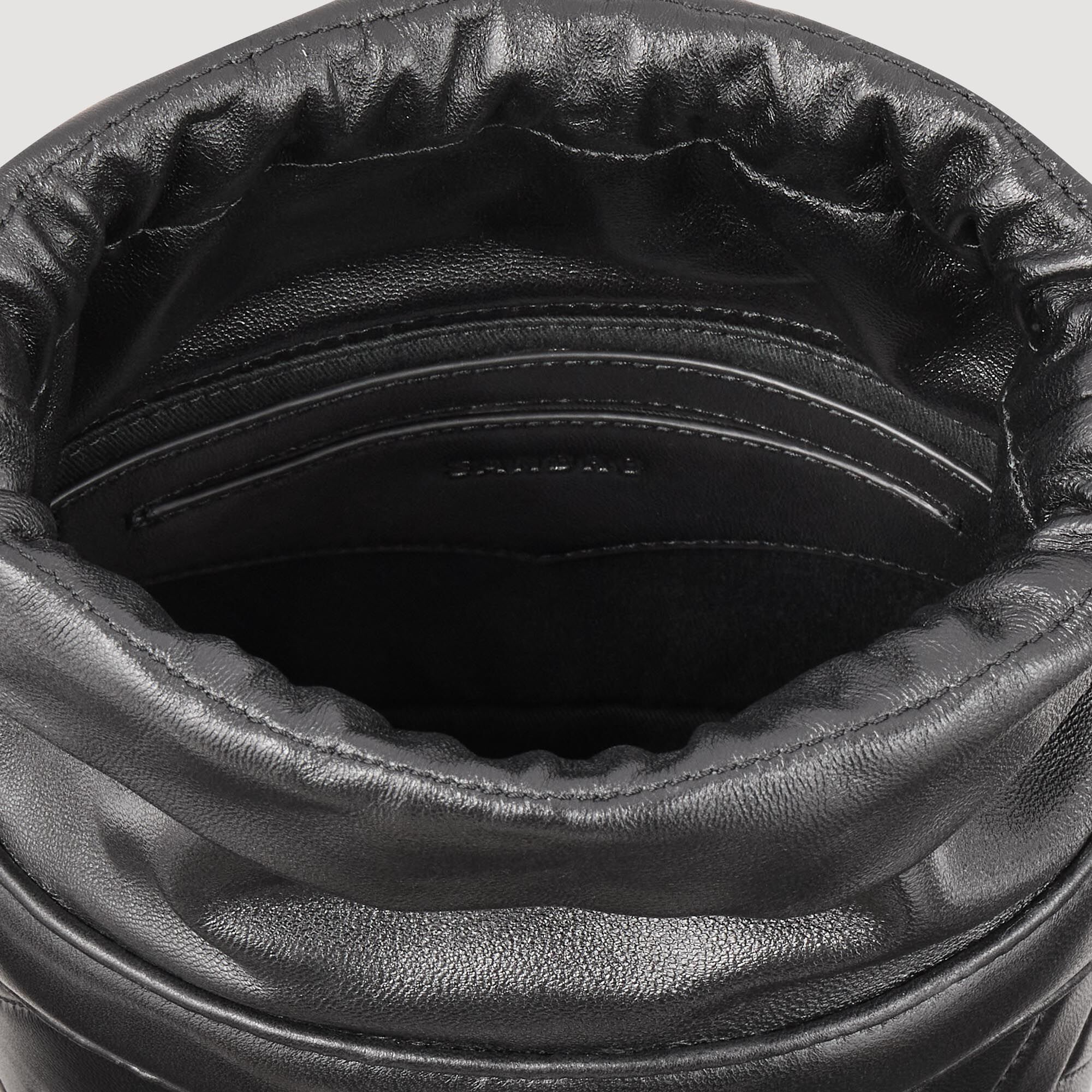 Sac seau Le Bonbon en cuir matelassé