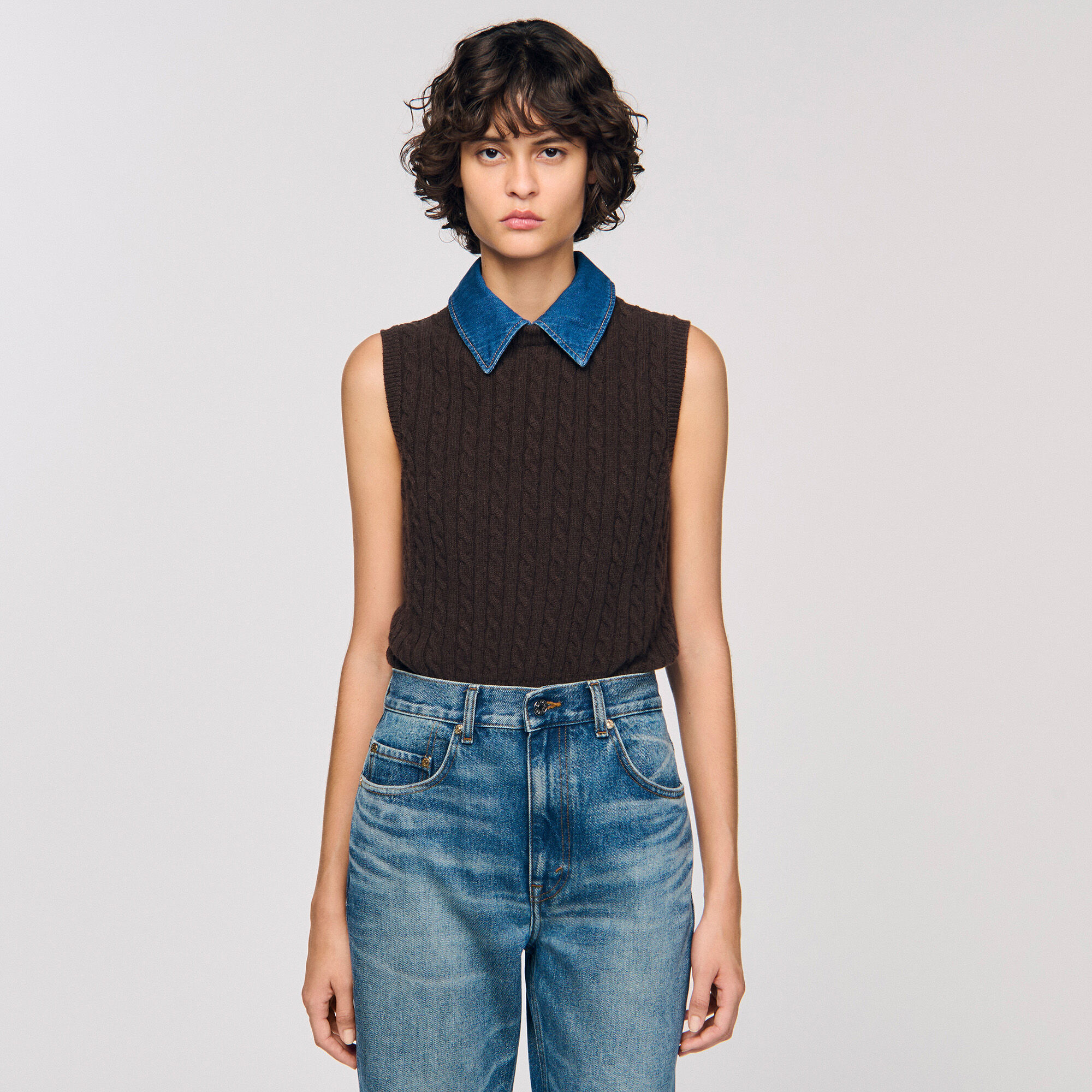 Pull en maille et denim