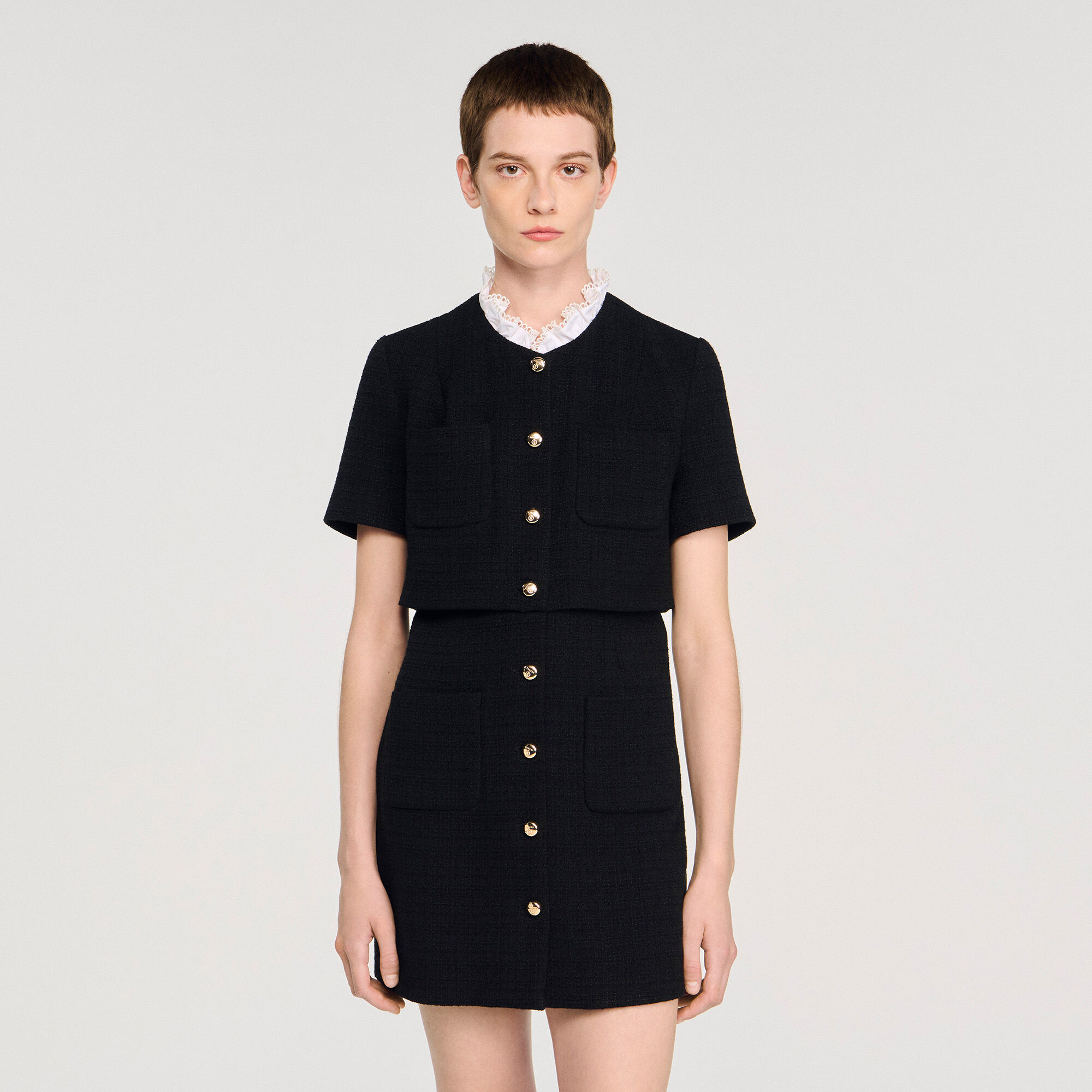 Short dress with detachable collar