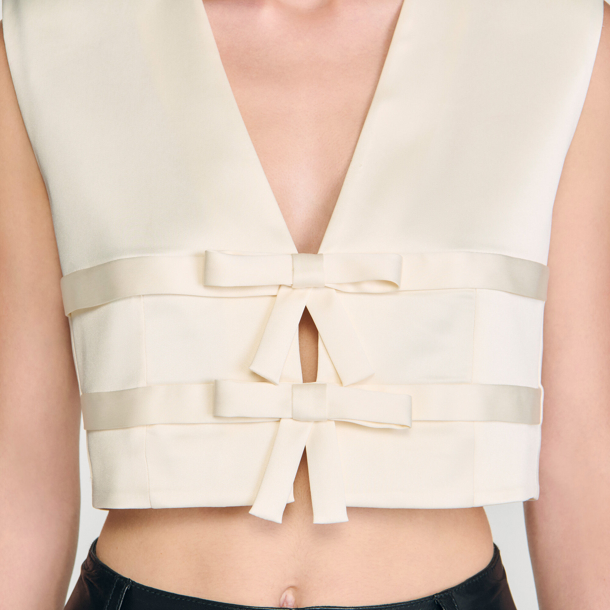 Kurzes Satin-Top