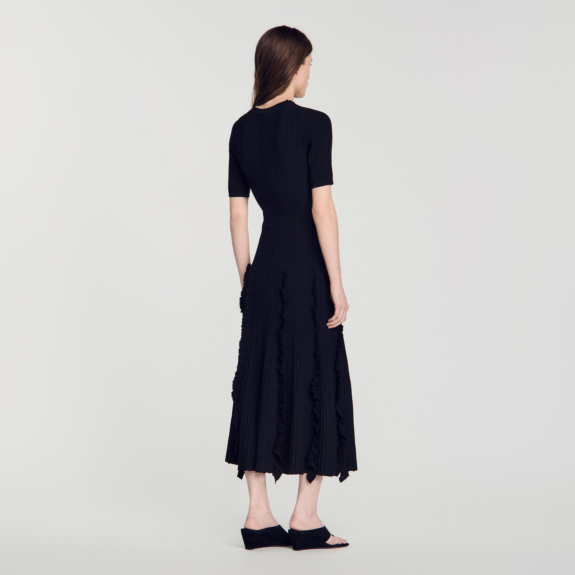 Langes Strickkleid mit Volants