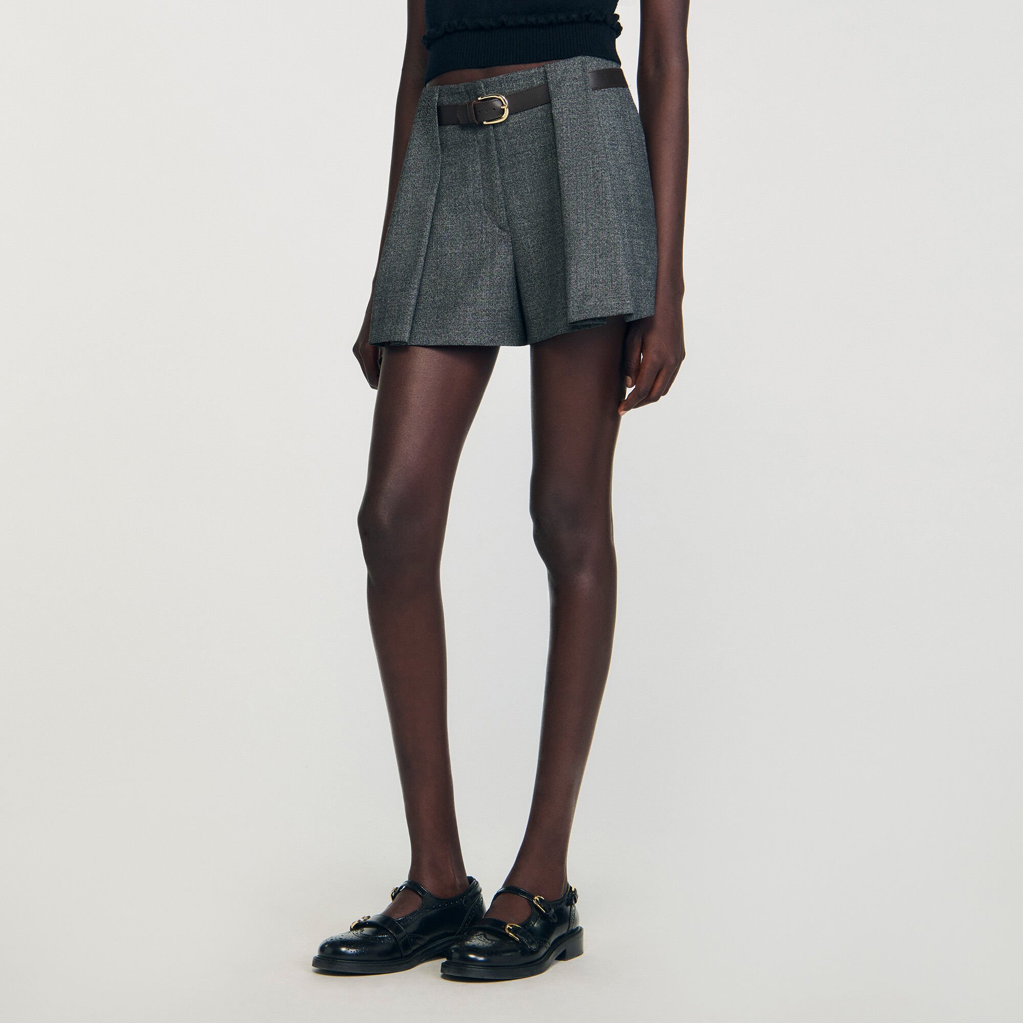 Pleated shorts with belt