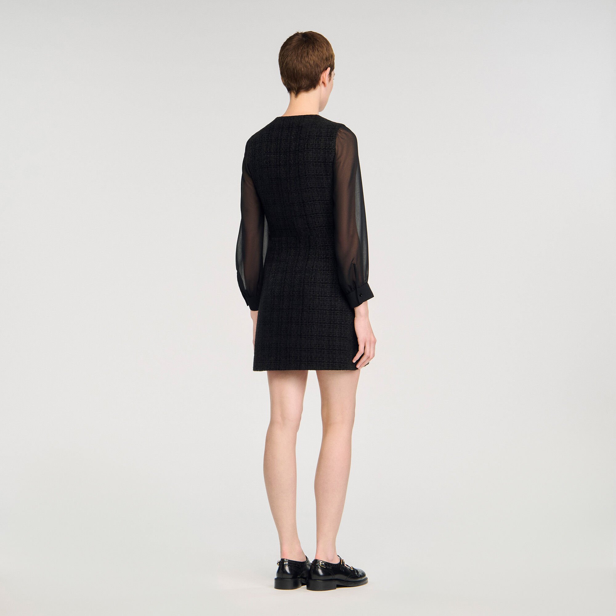 Robe courte à manches longues