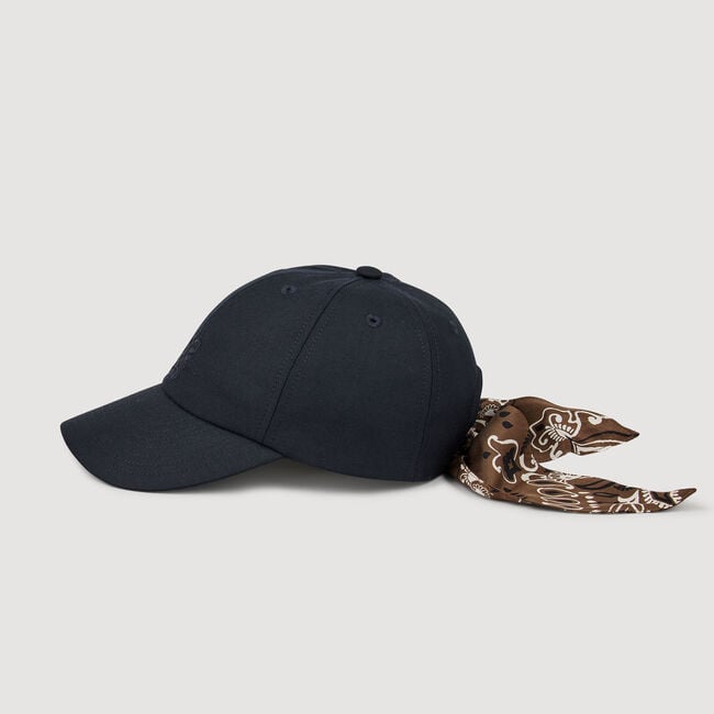 Casquette à foulard noué