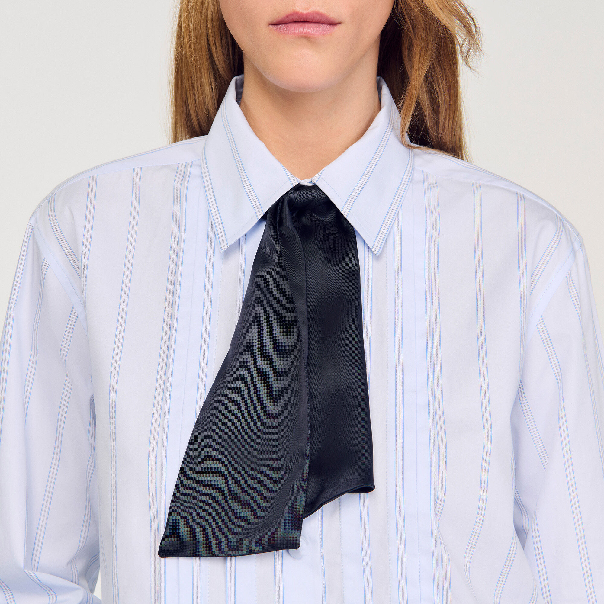 Cropped shirt with removable tie