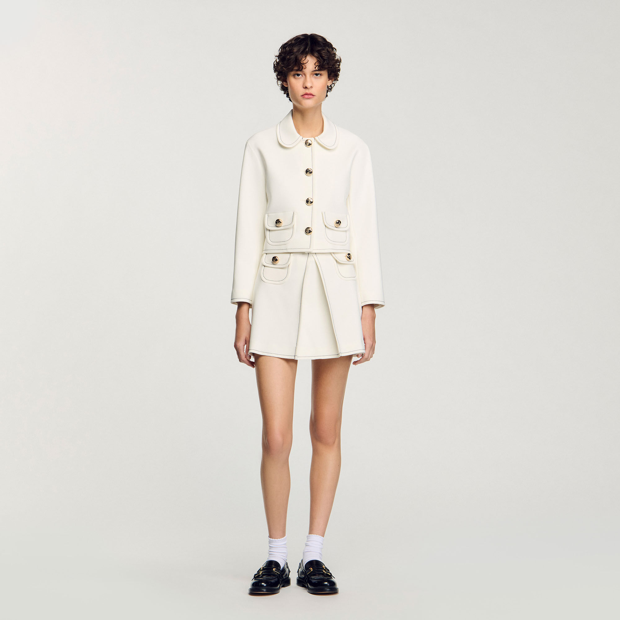 Kurze Jacke mit Bubikragen