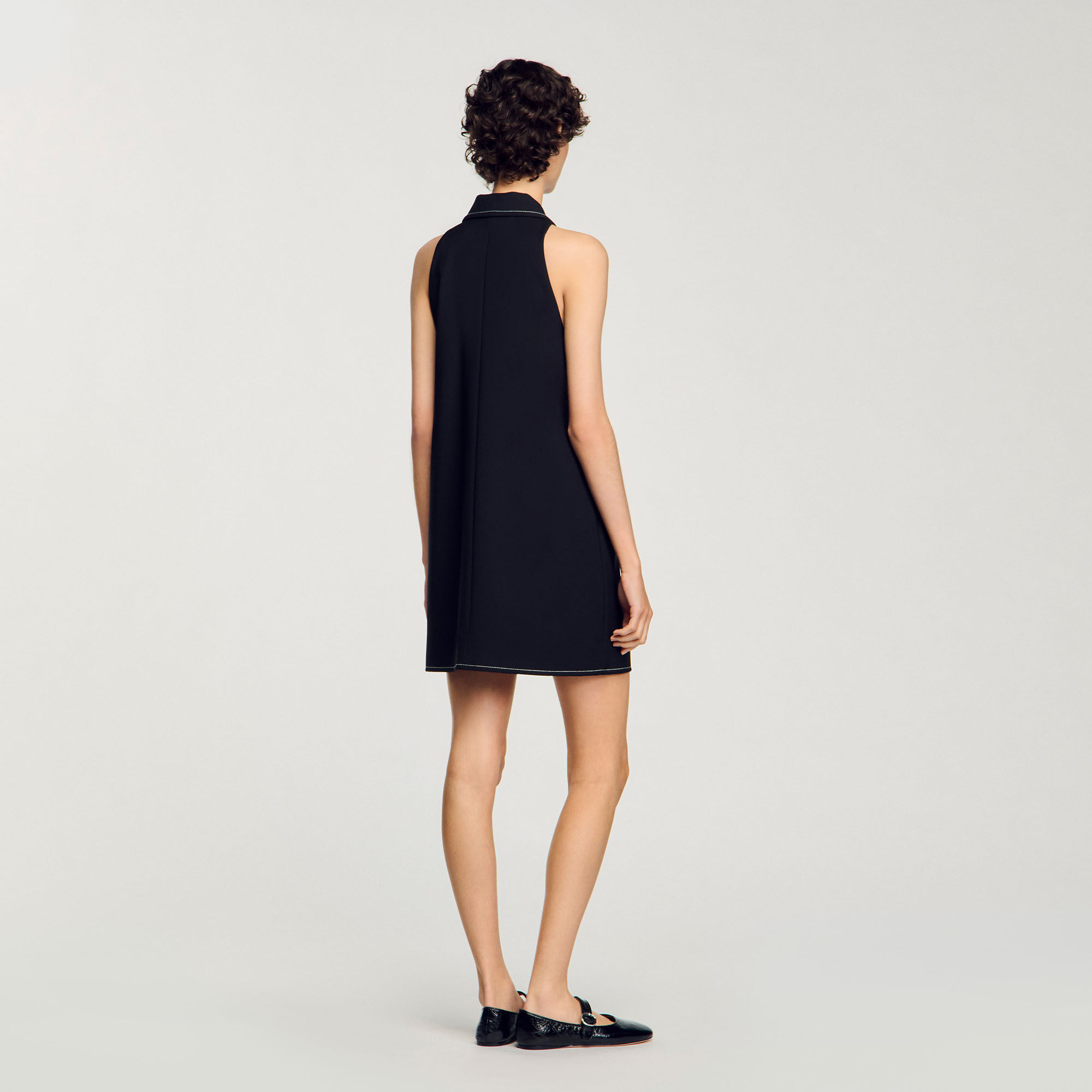 Robe courte à col claudine