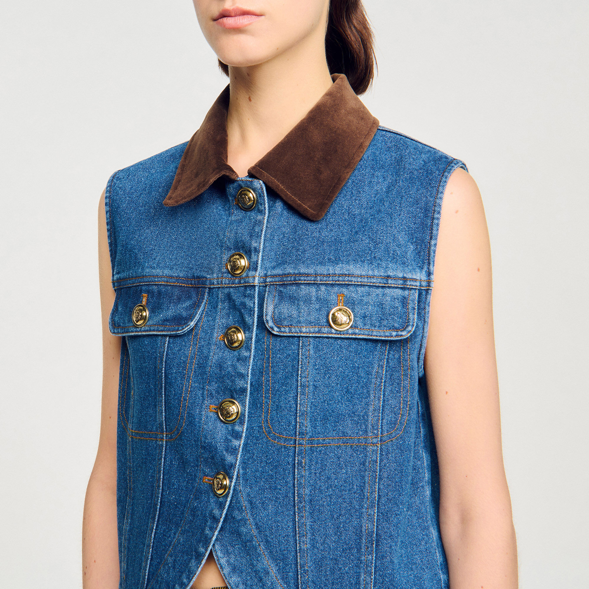 Sleeveless denim jacket