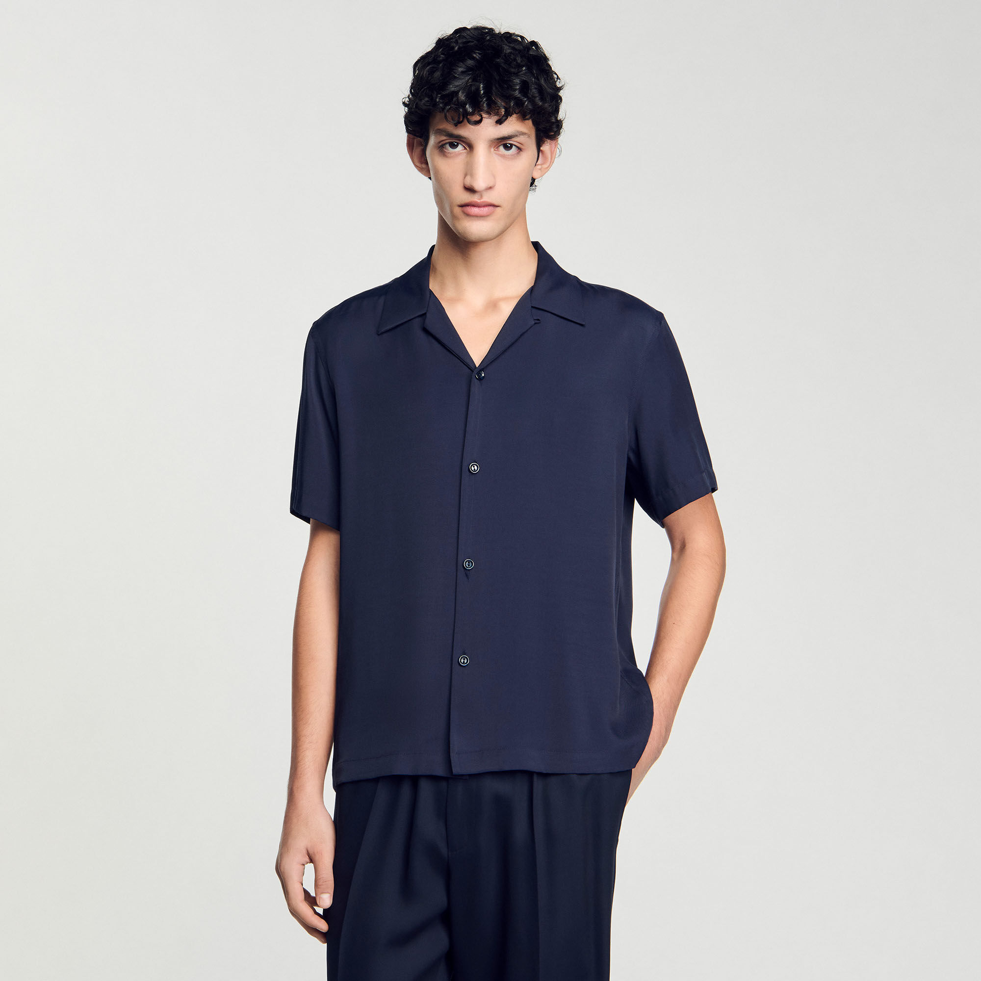 Chemise à col requin