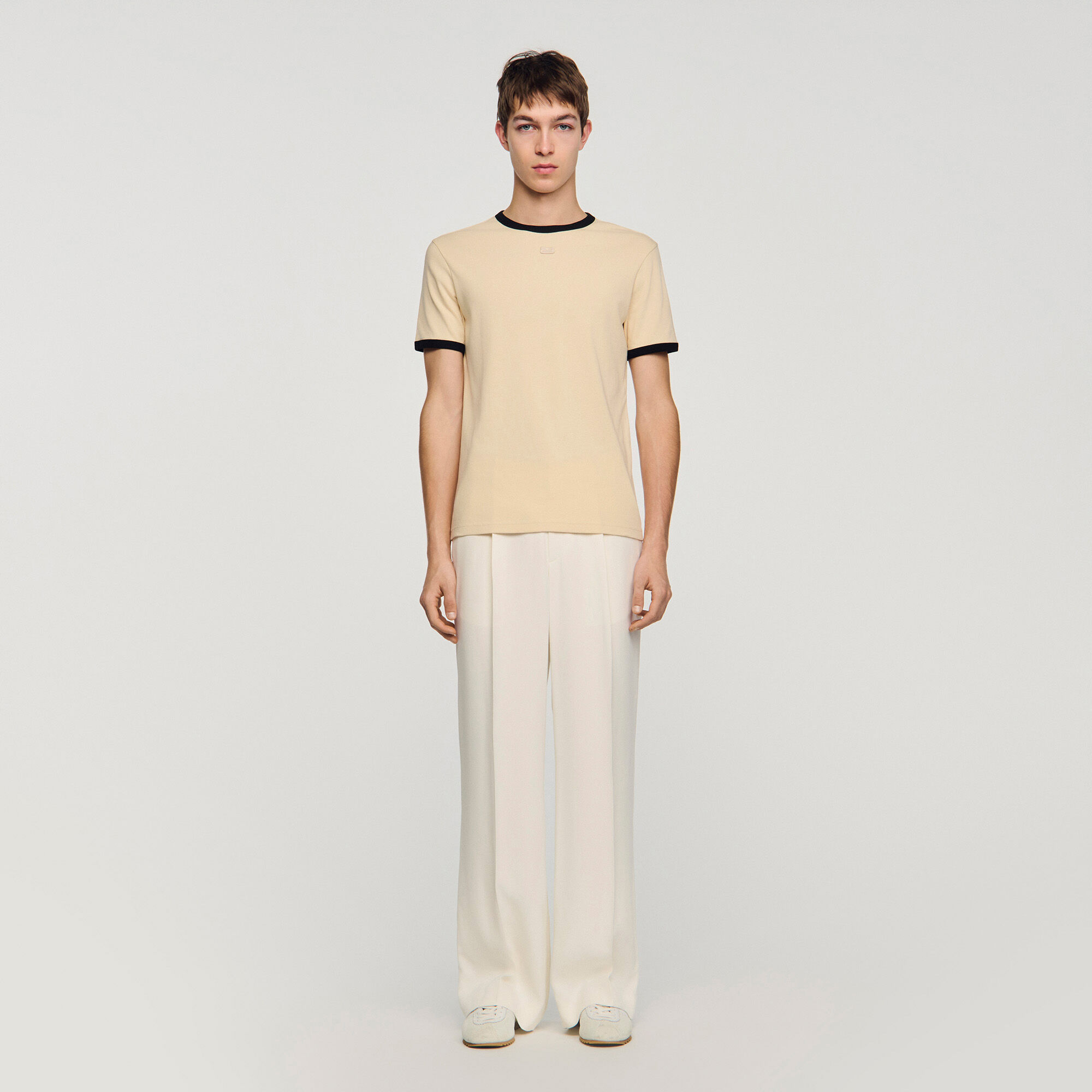 Zweifarbiges T-Shirt mit Patch