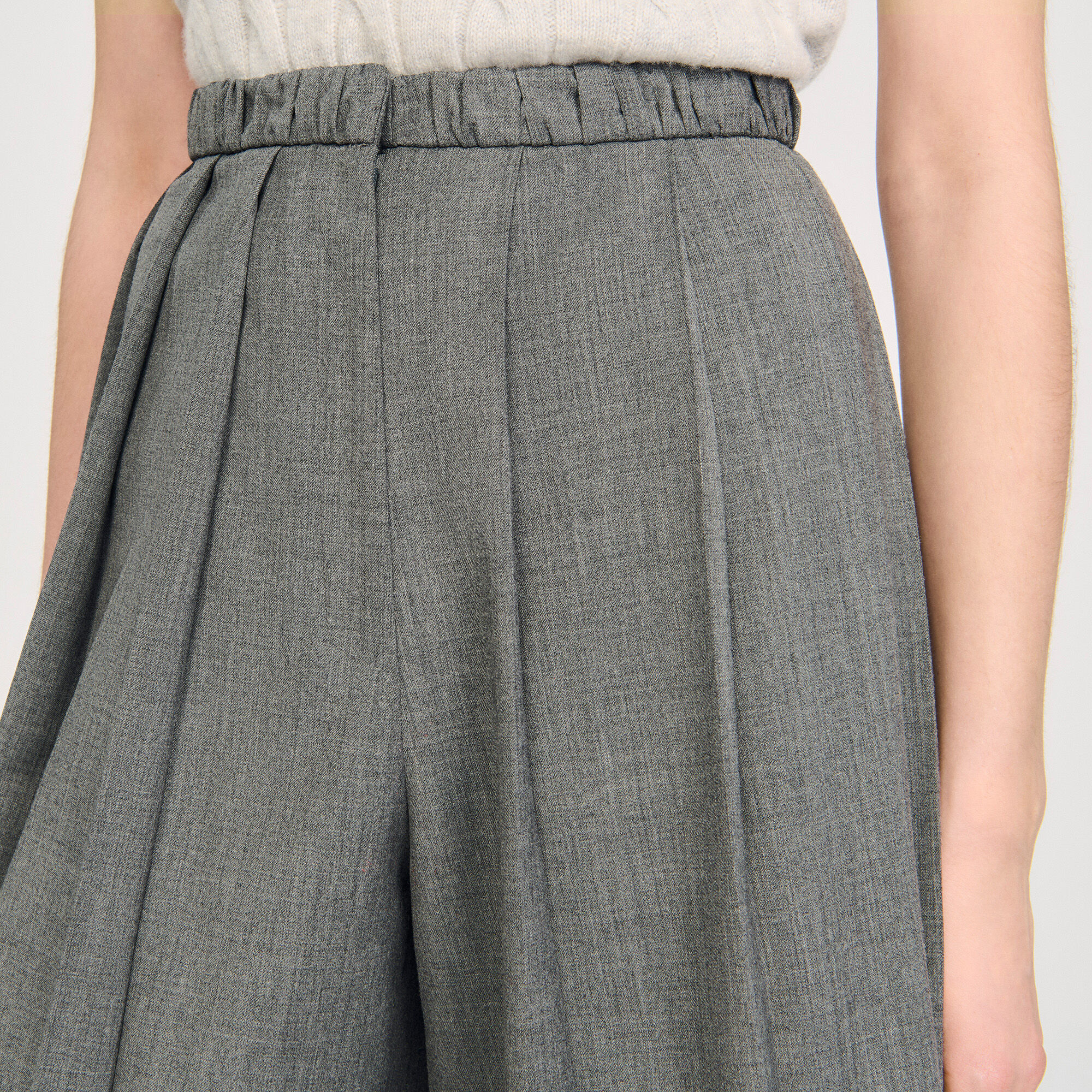 Pleated long shorts