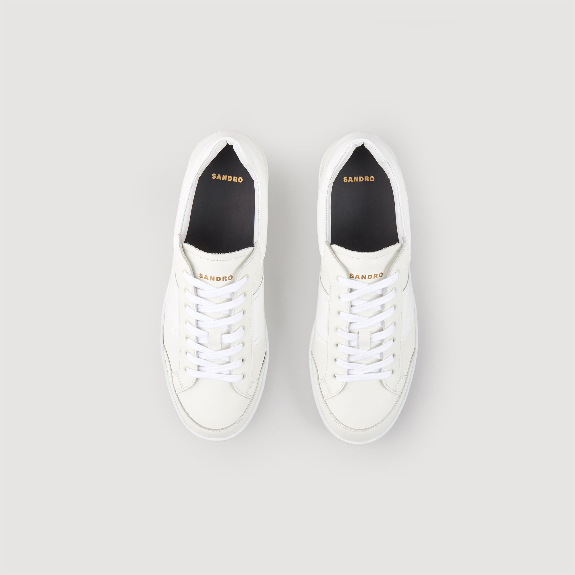 Low-top trainers