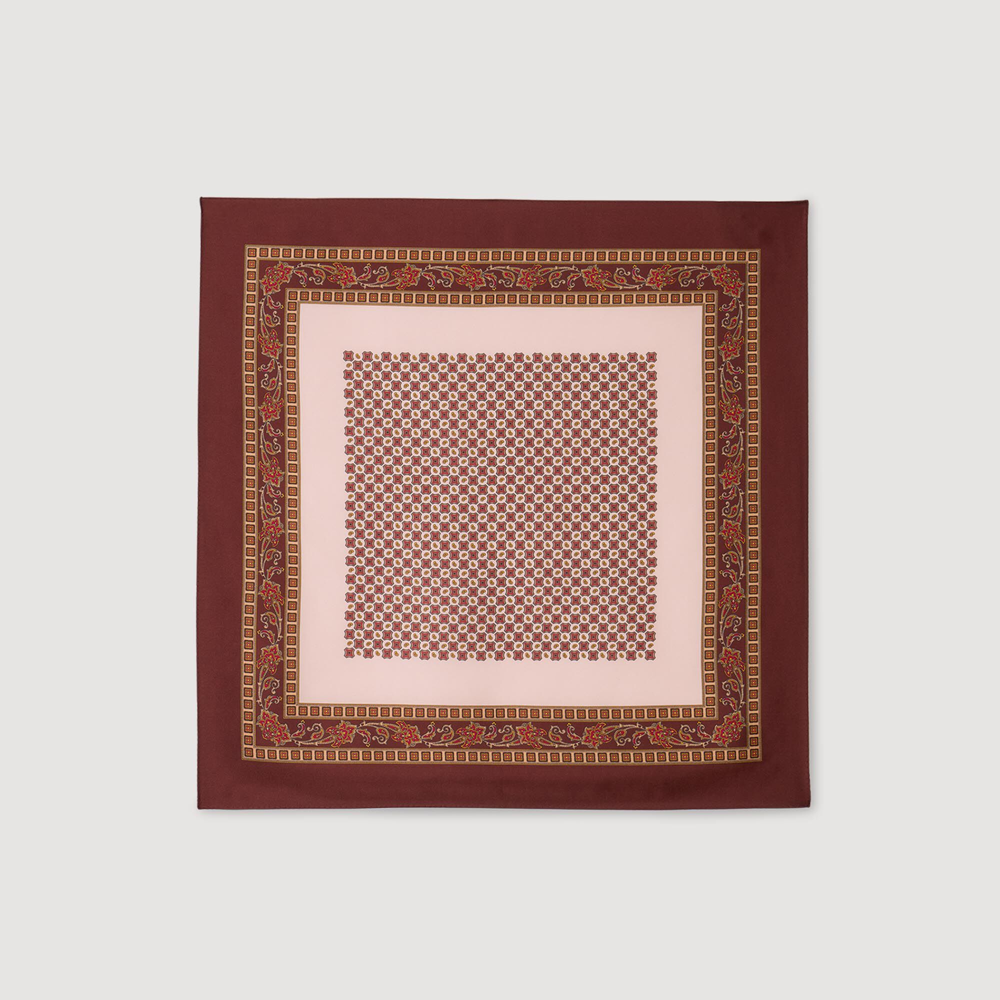 Foulard à imprimé placé
