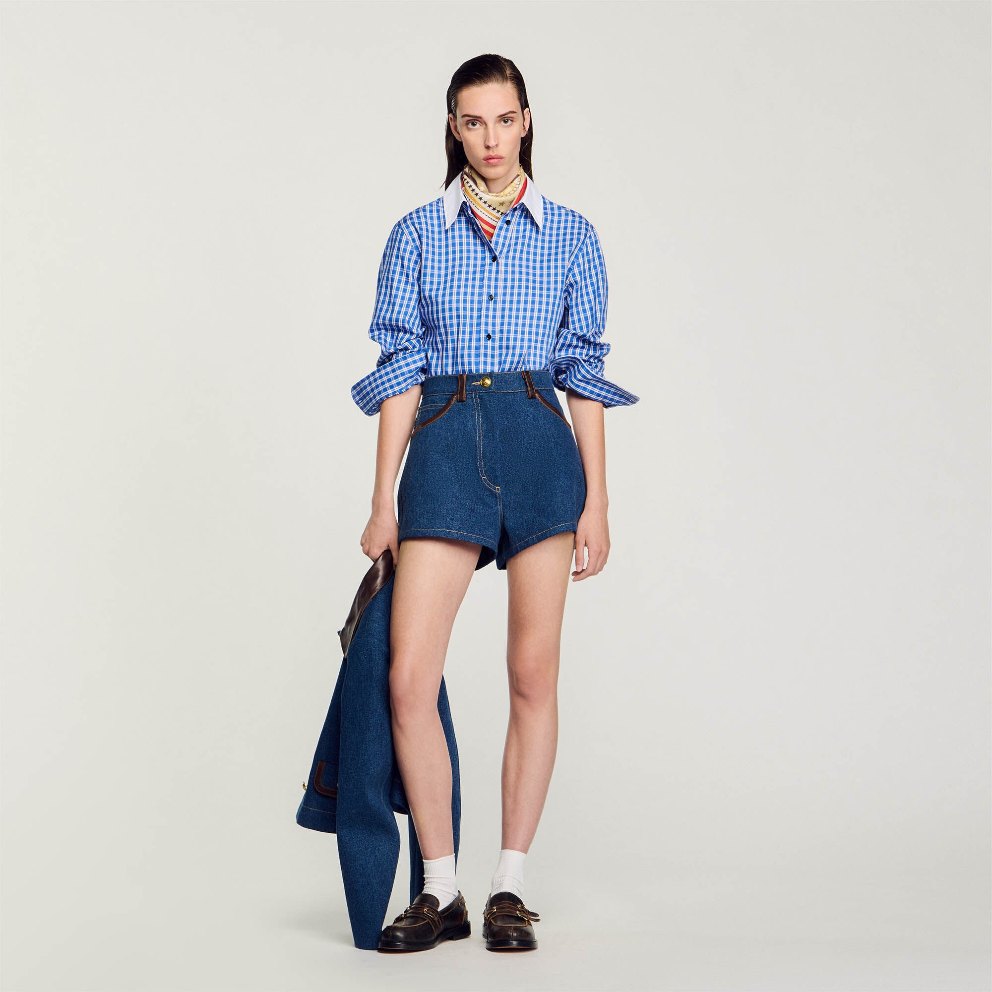 Short en jean details en cuir