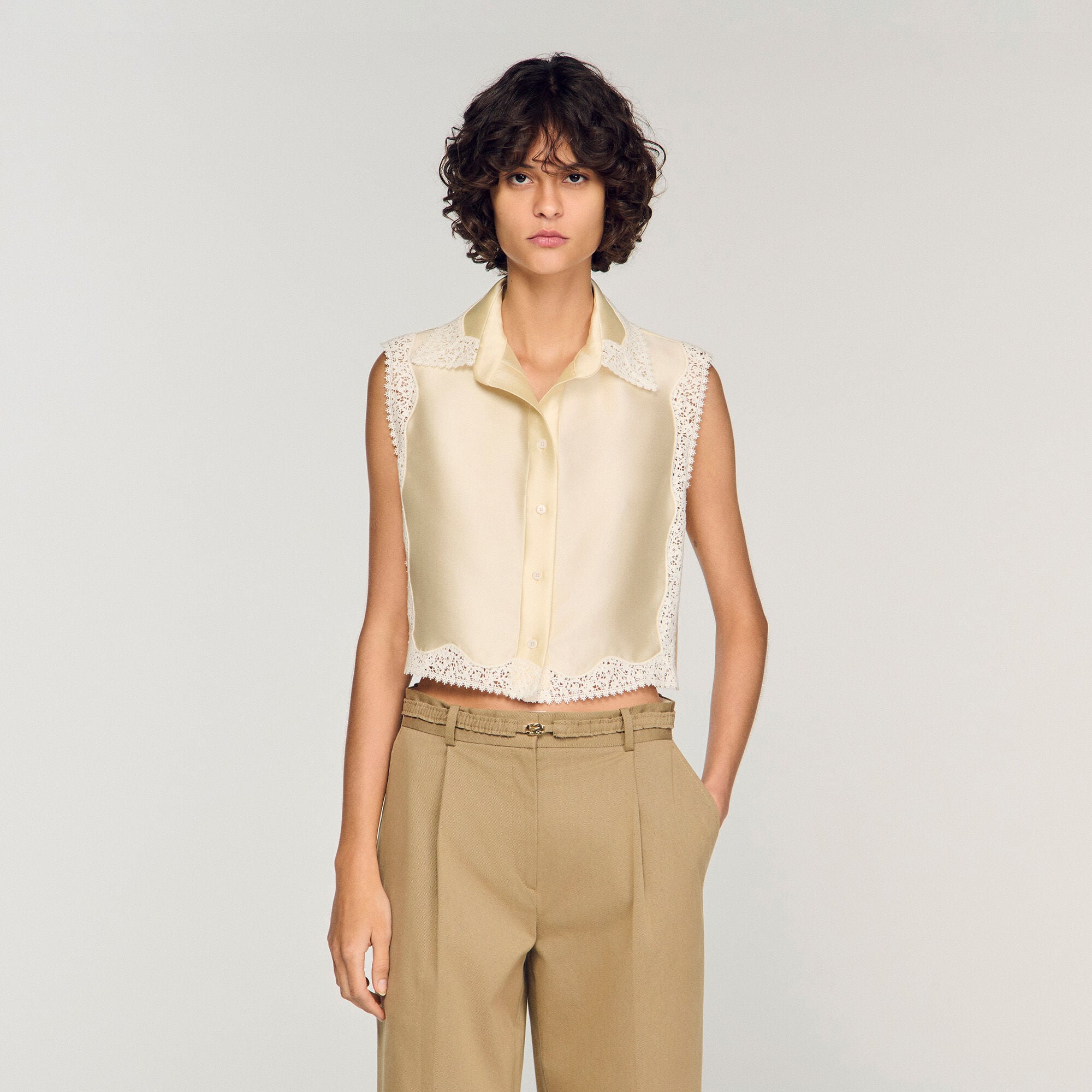 Cropped shirt with lace details
