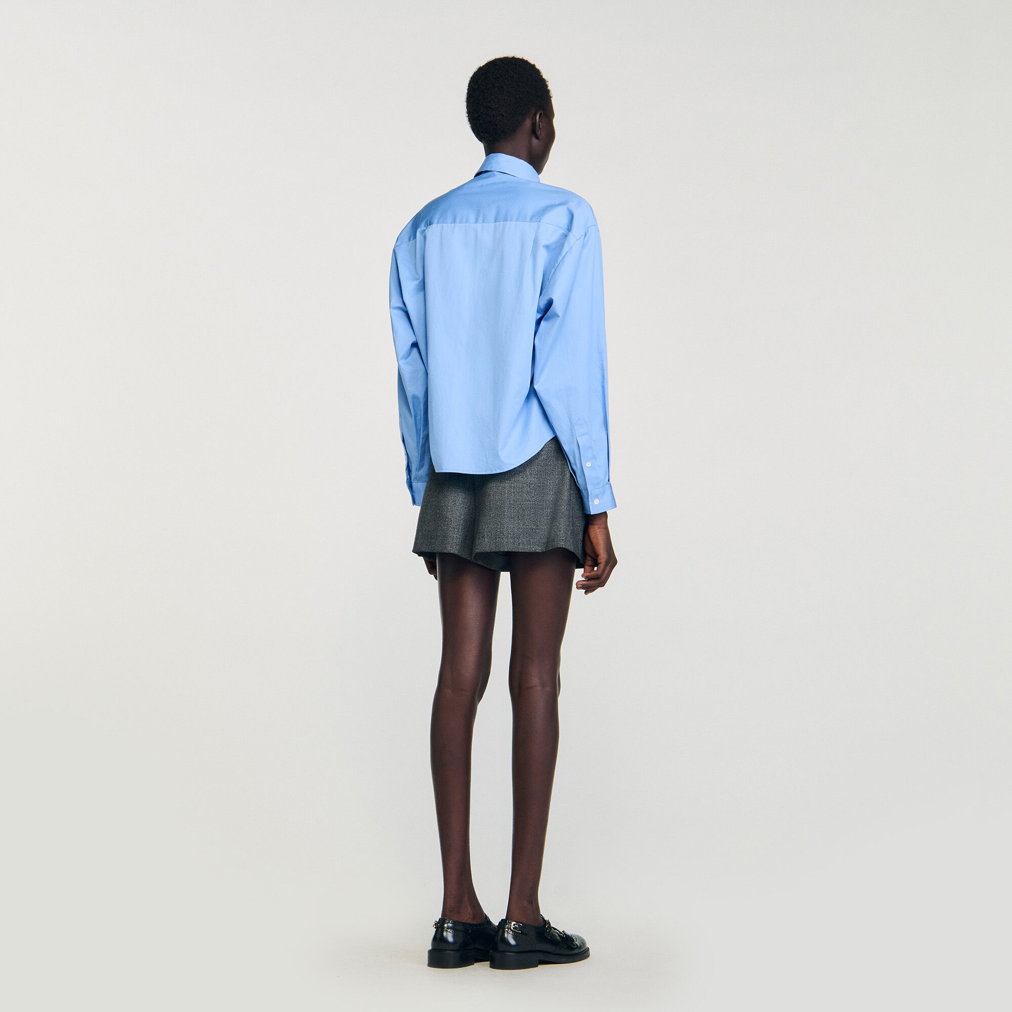 Chemise courte à cravate amovible