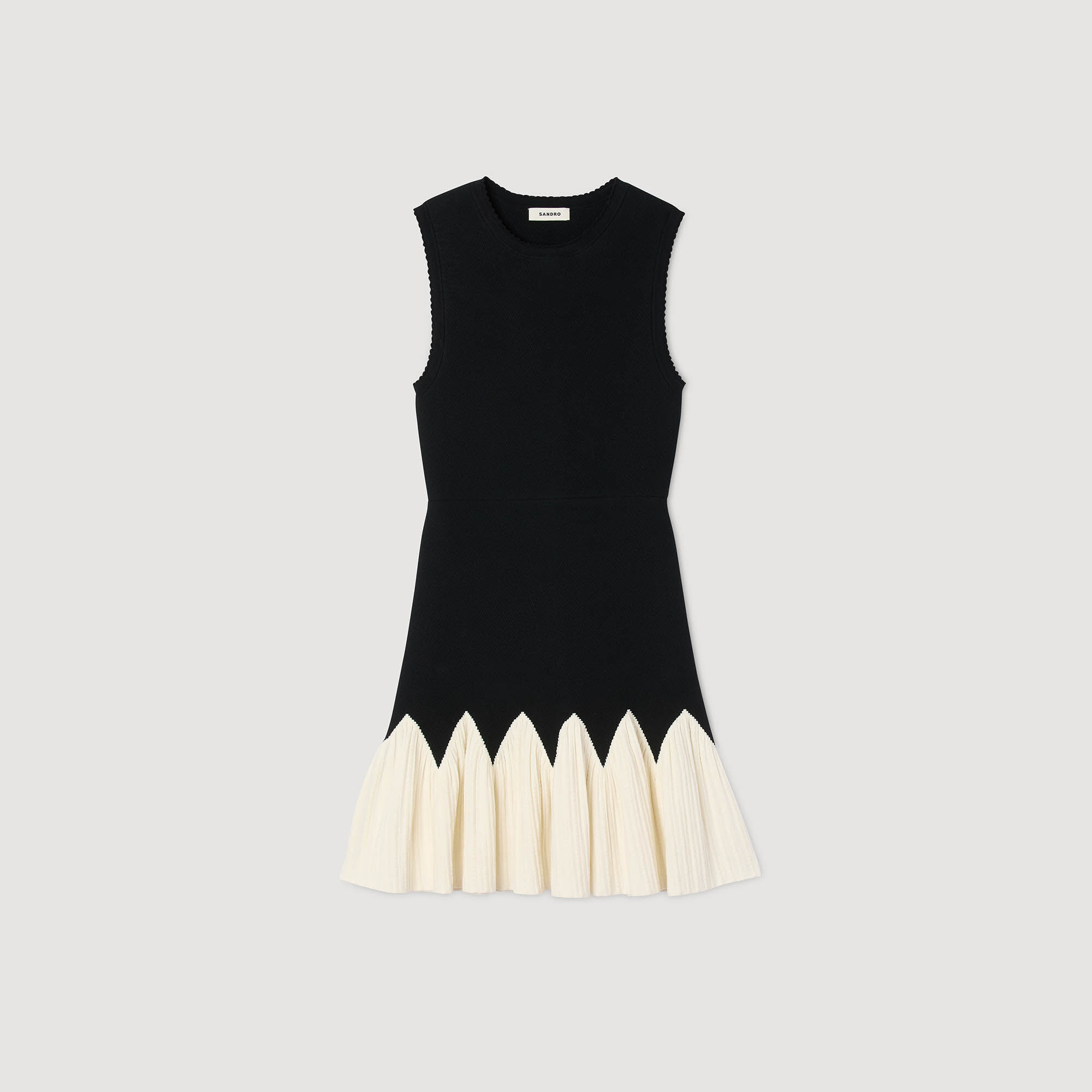 Kurzes zweifarbiges Strickkleid