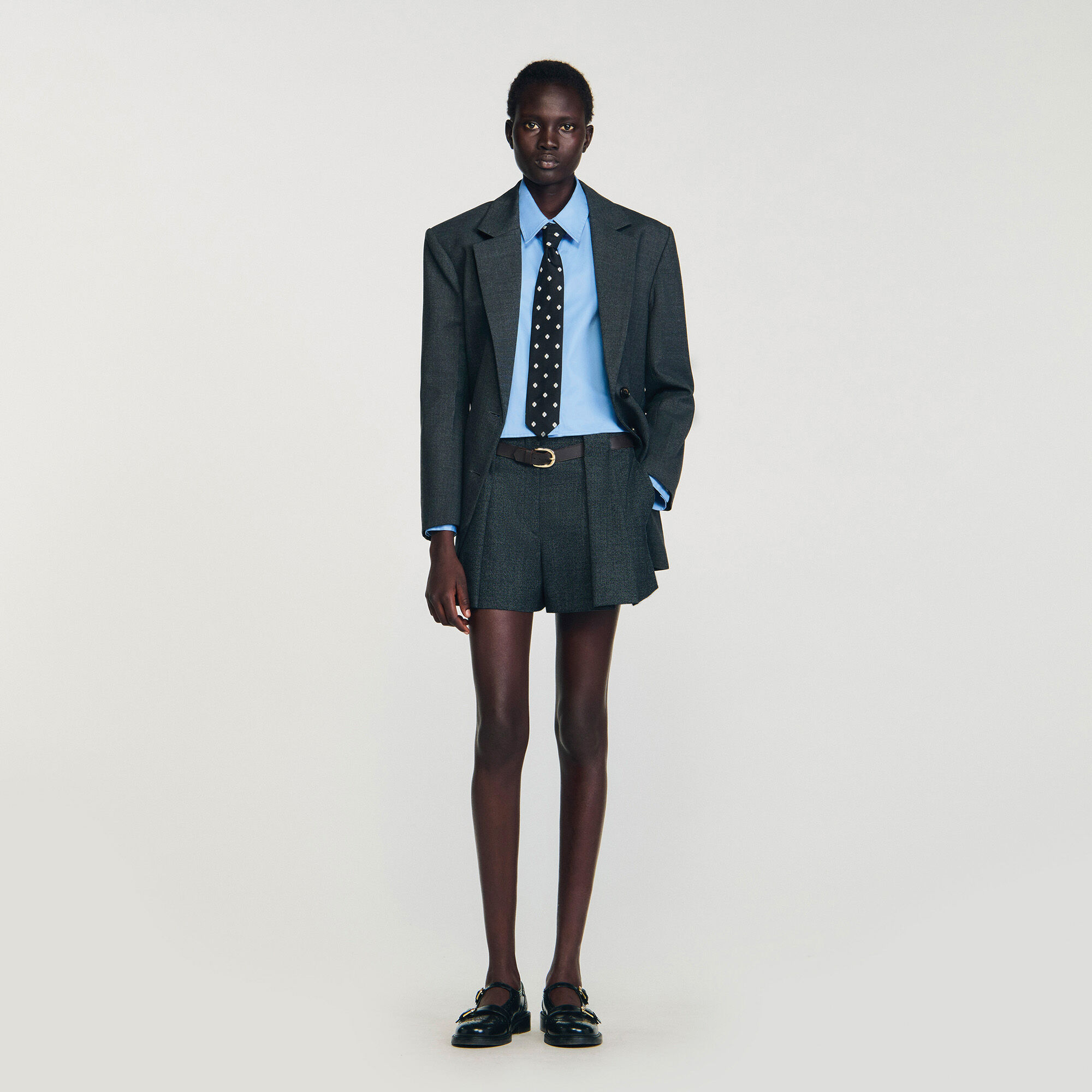 Chemise courte à cravate amovible