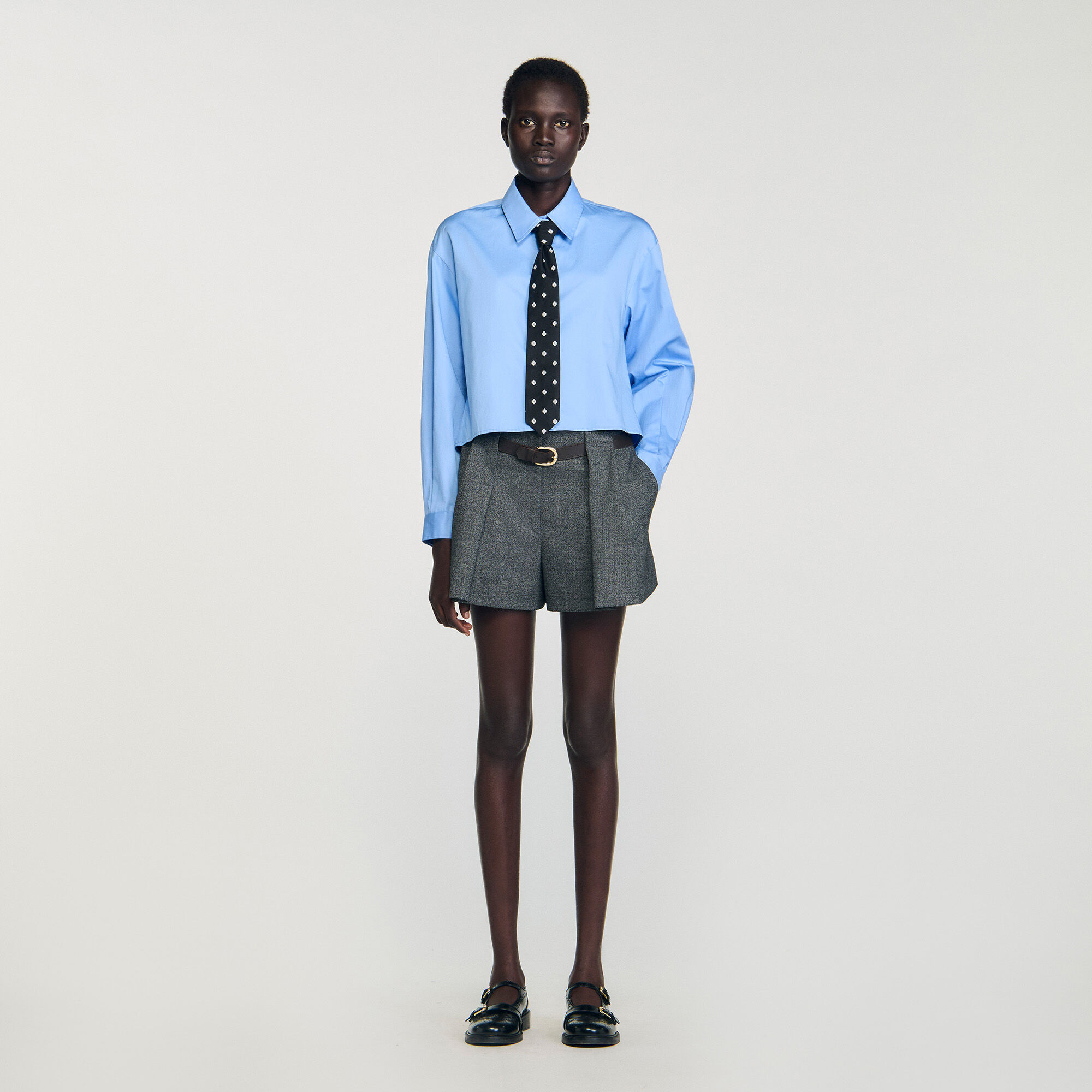 Chemise courte à cravate amovible