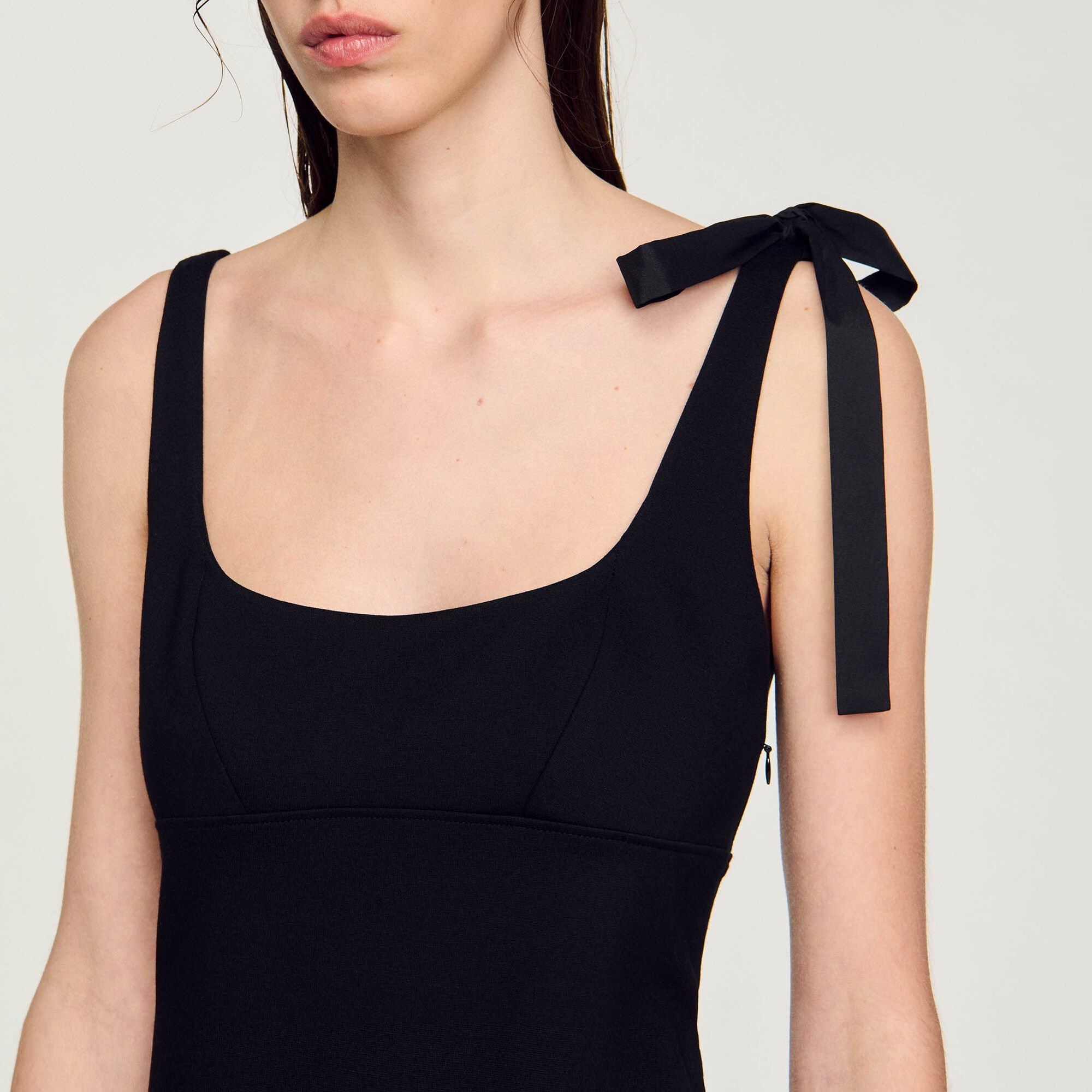 Kurzes Kleid aus Materialmix