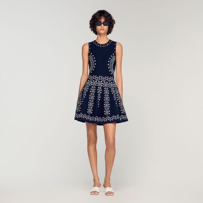 Kurzes Strickkleid mit Tuchmuster