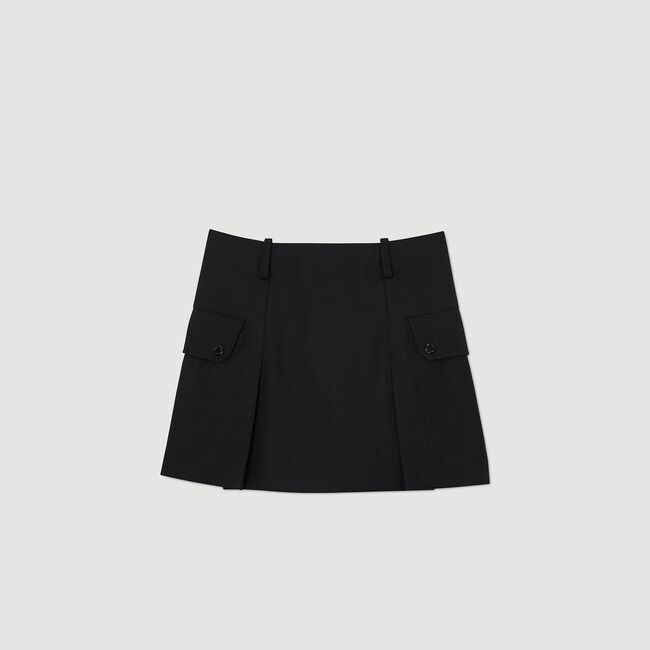 Short skirt with pockets