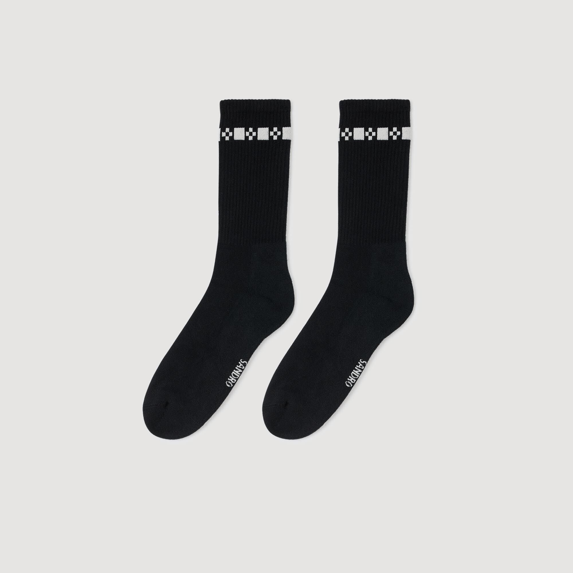 Socken mit Stickerei